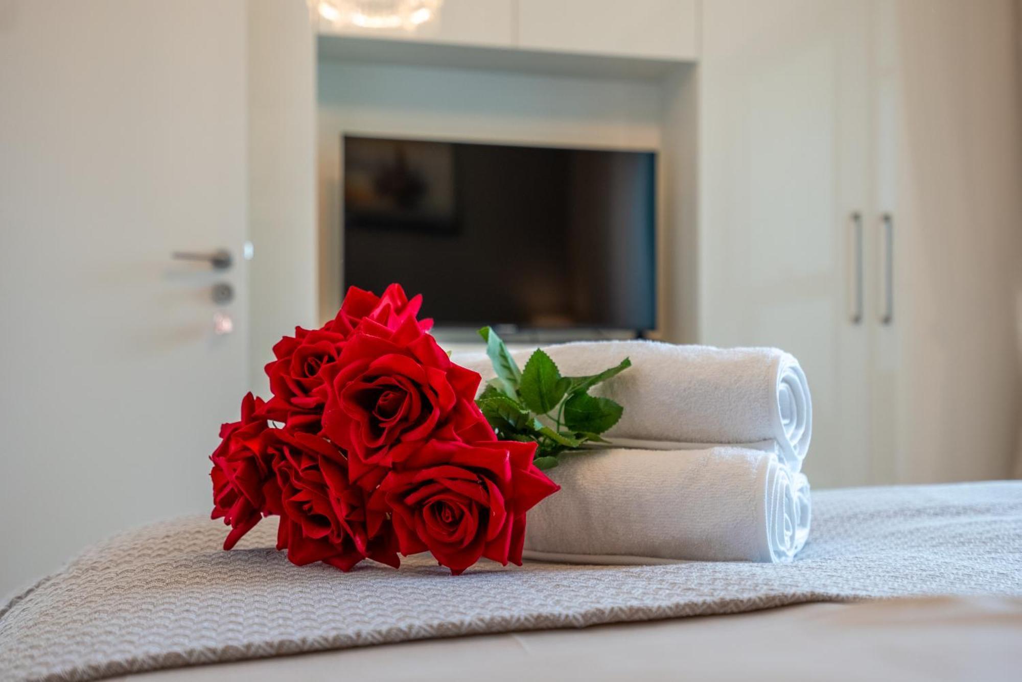 Super Luxury Elevated 2 Bedroom Full Burj Khalifa View * Dubai