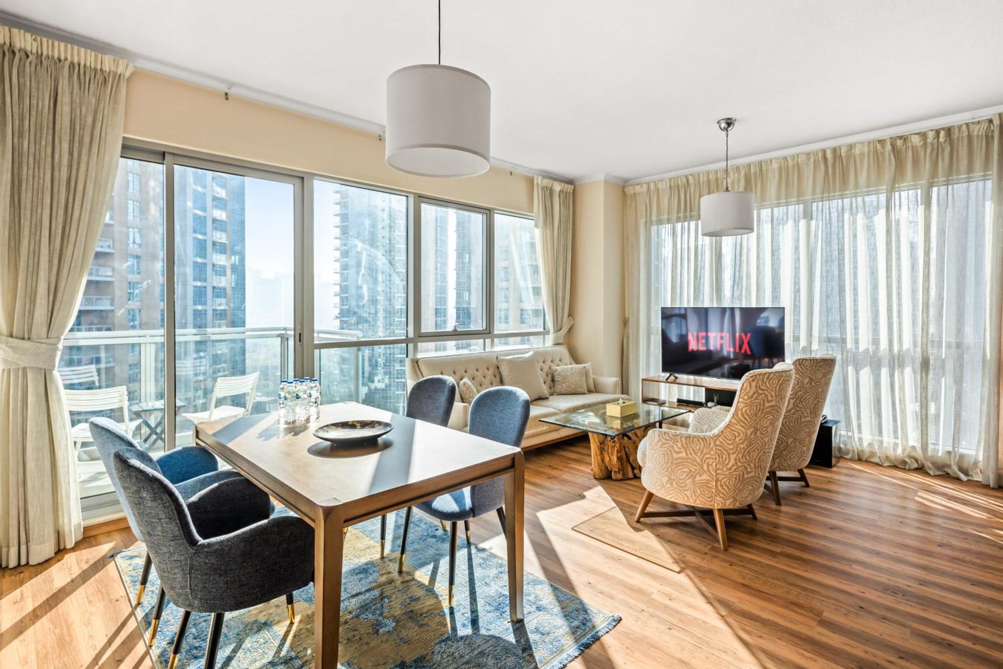 Fountain View One Bedroom Apartment *