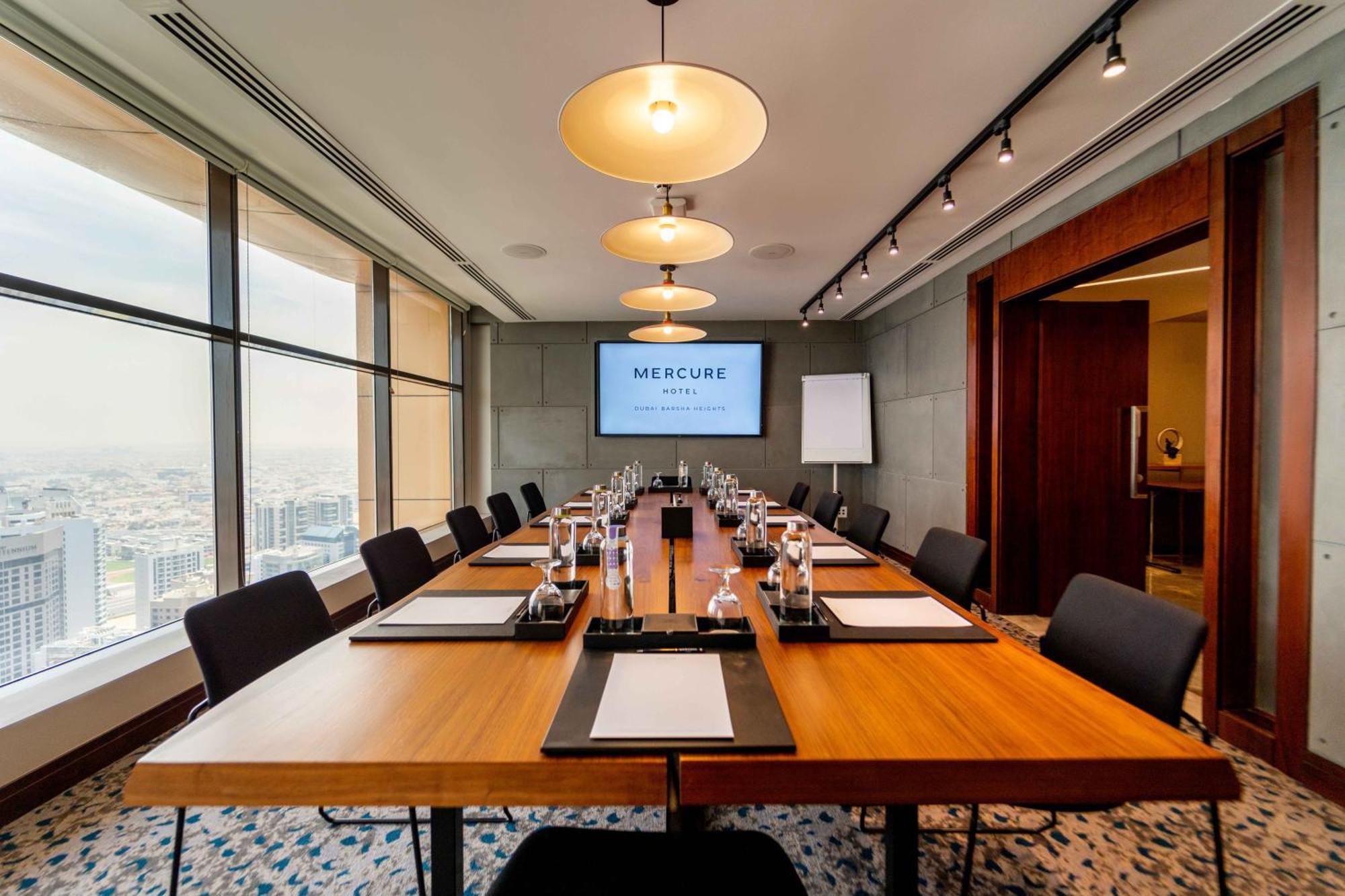 Otel Mercure Barsha Heights And 4*