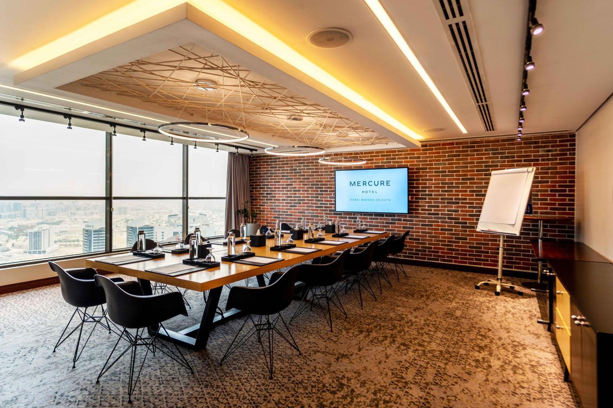 Mercure Barsha Heights And 4*
