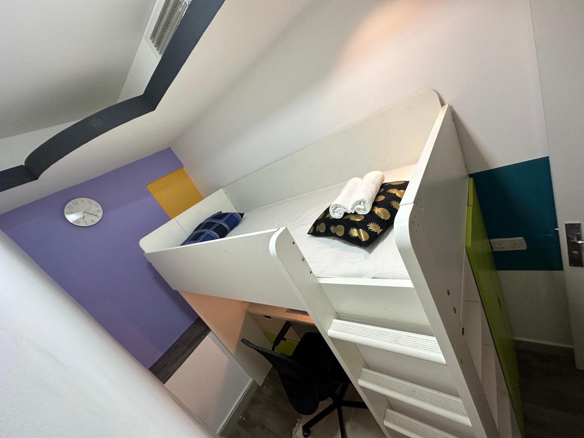 Cozy Loft Partition In Barsha Heights Pansiyon