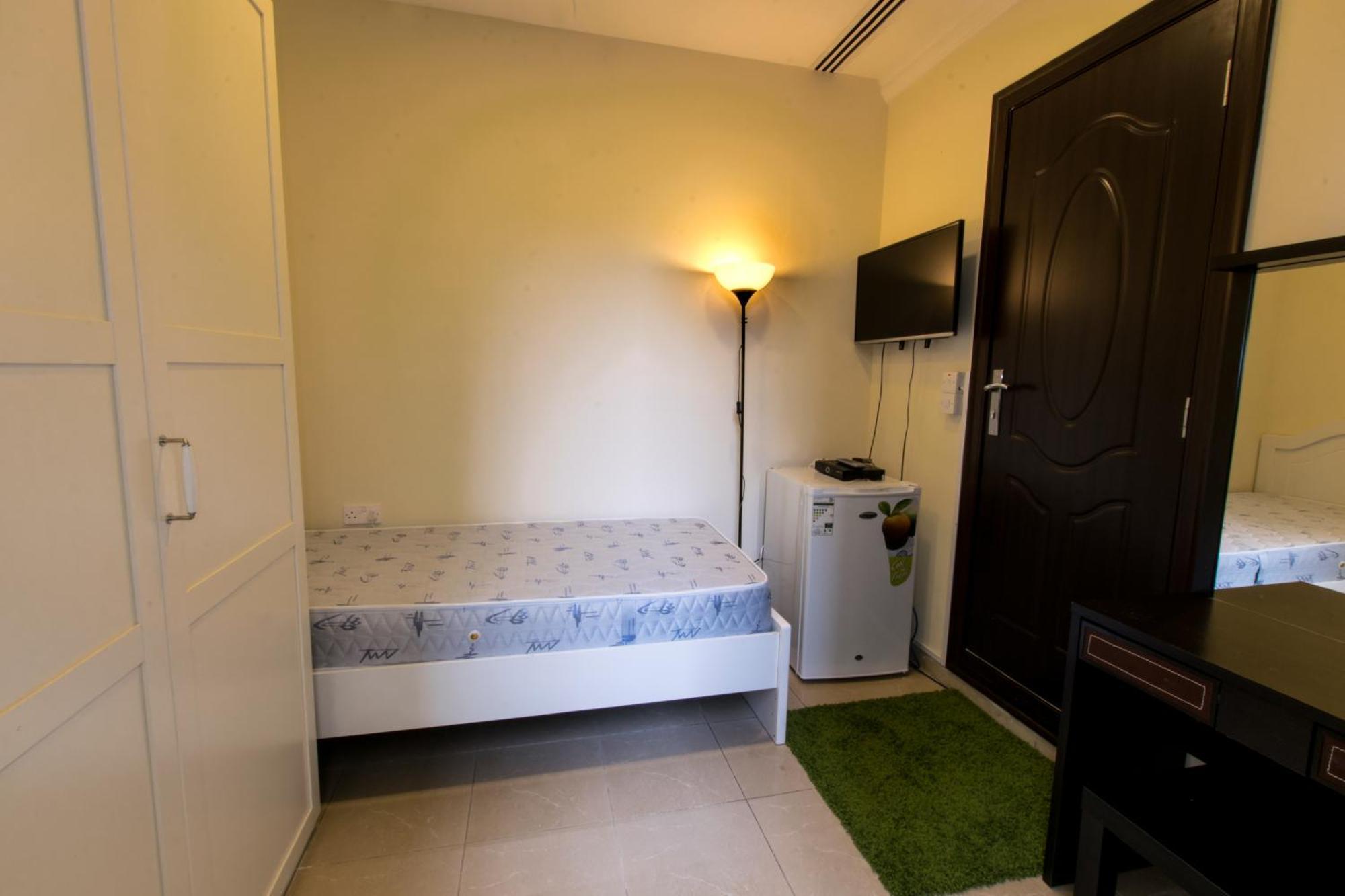 Apartment Budget With Private Bathroom For 'girls' Only In Dubai, Marina Dubai
