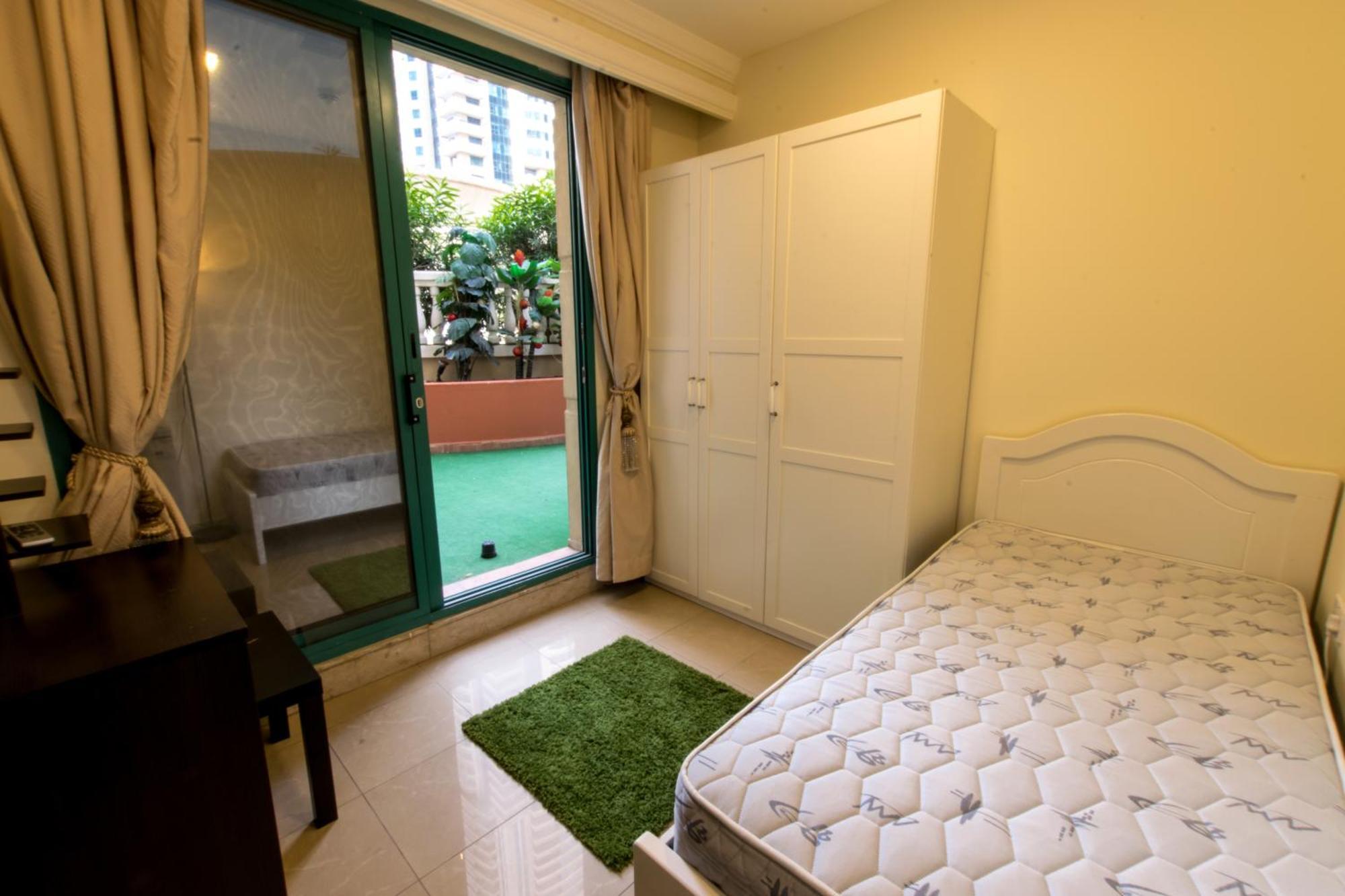 Apartment Budget With Private Bathroom For 'girls' Only In Dubai, Marina