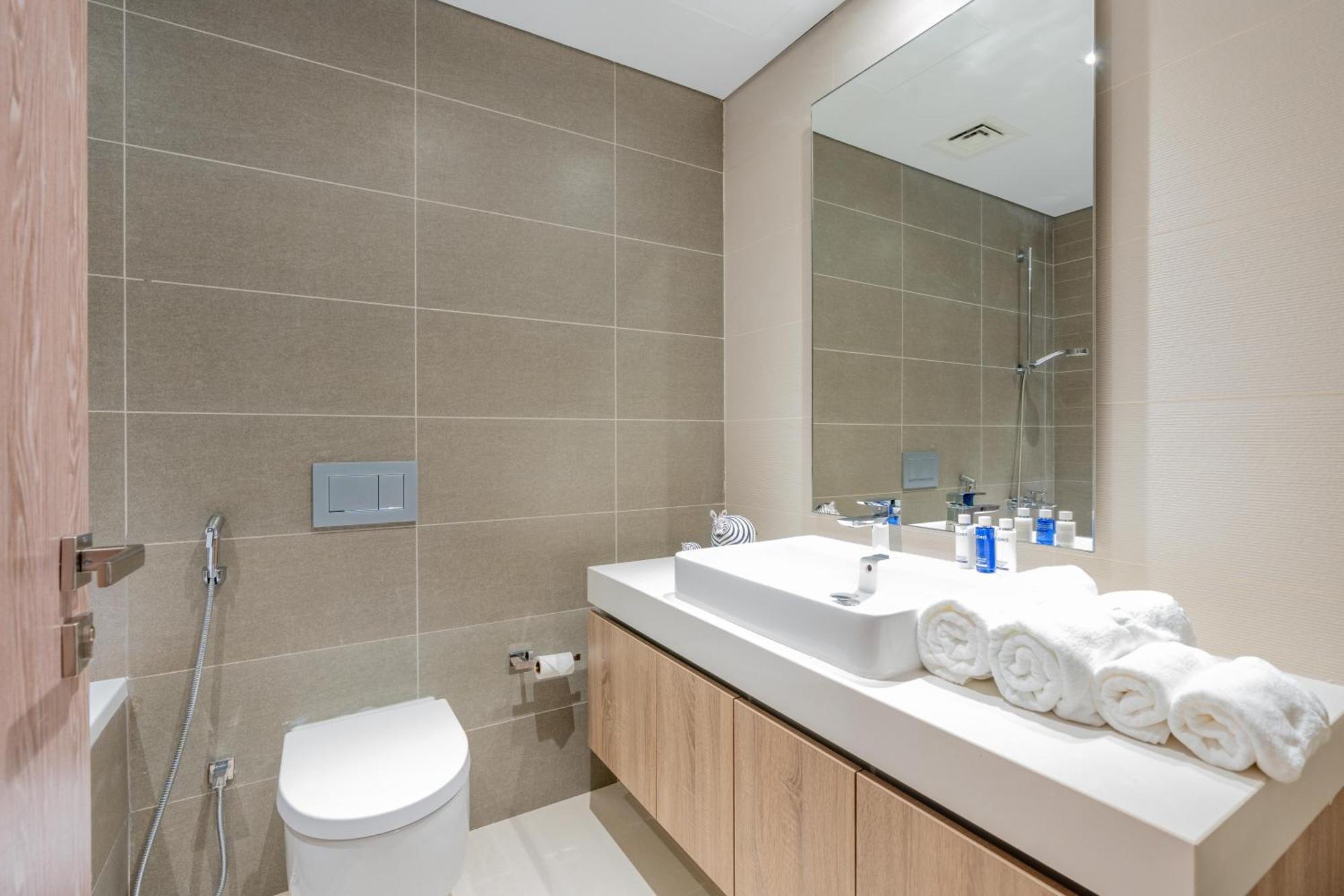 Liv - Luxury 2br - Marina View - Marina Walk Daire