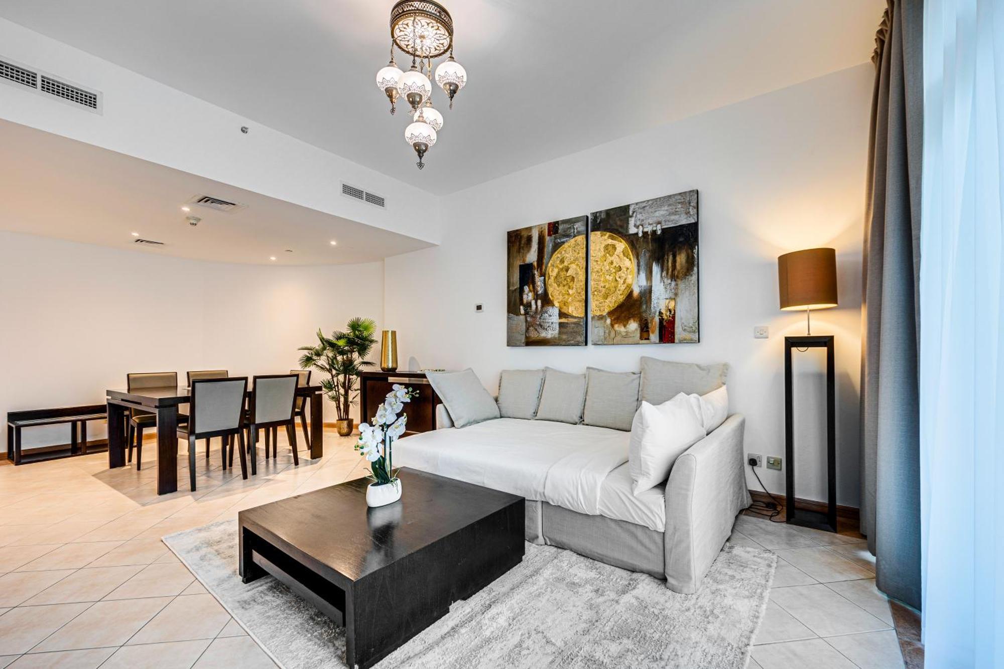 Stunning Marina View In Marina Apartment *