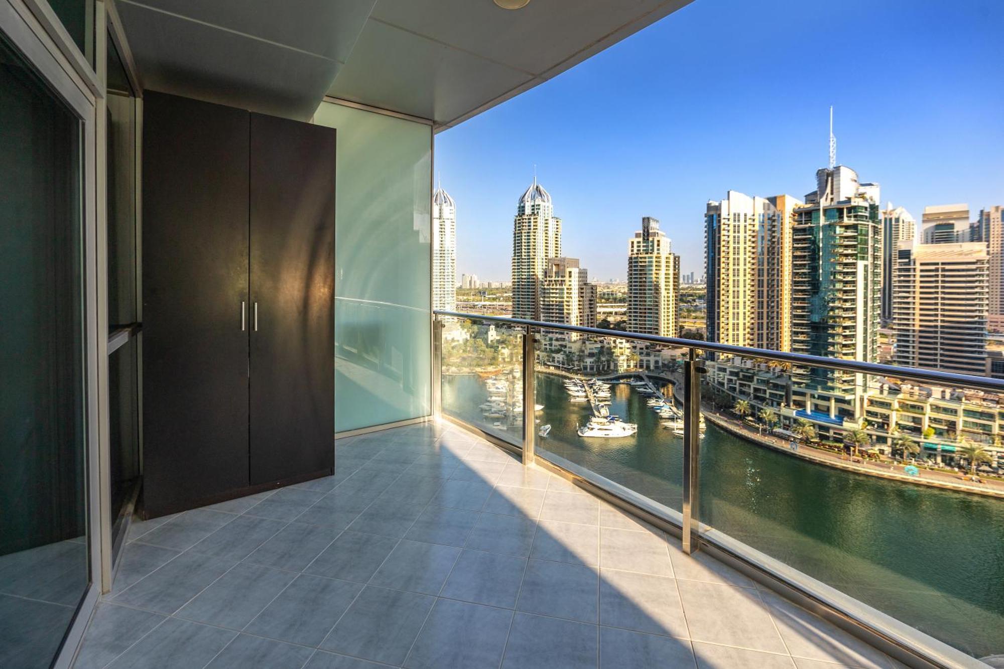 Stunning Marina View In Marina Apartment *