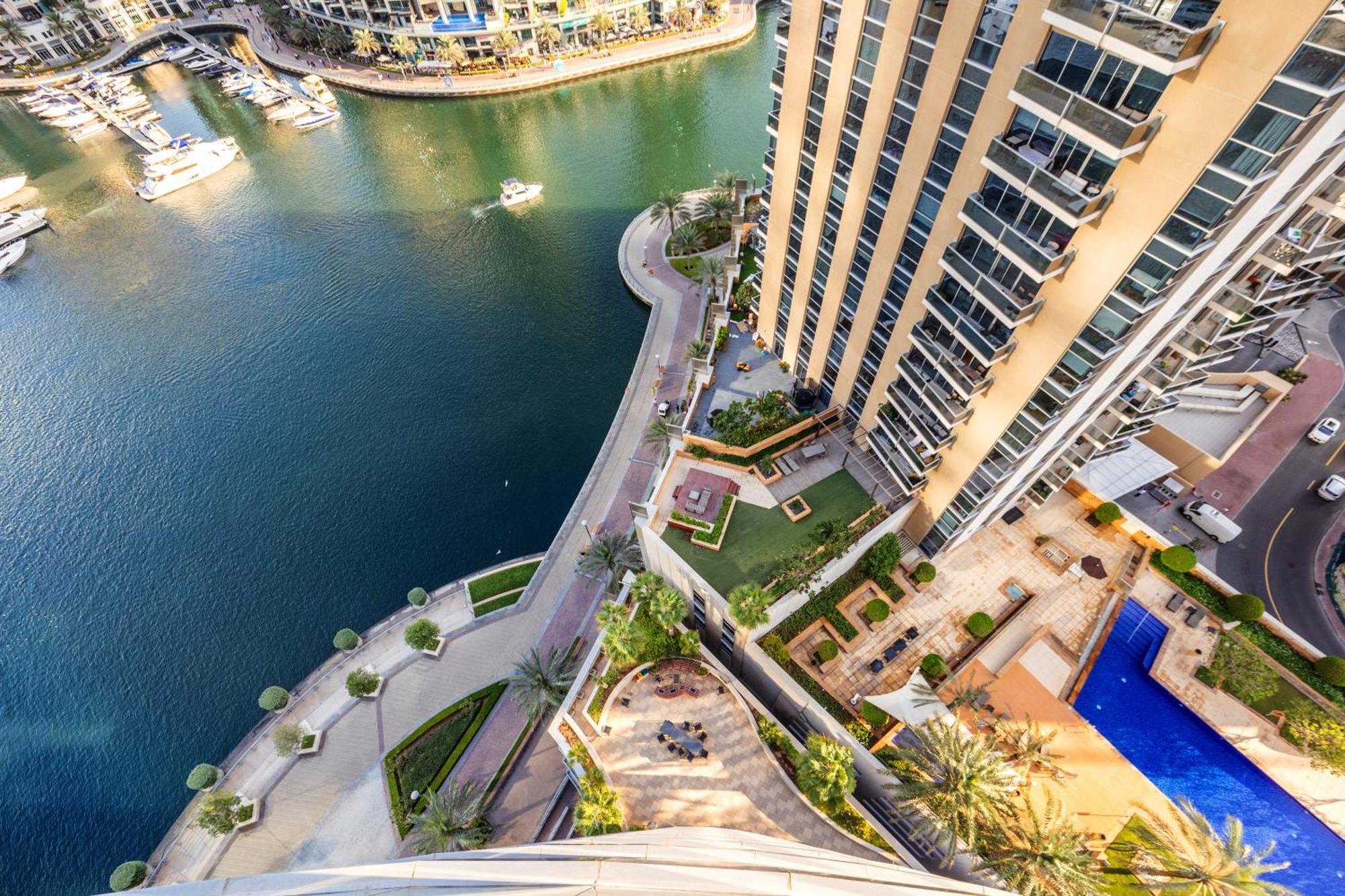 Stunning Marina View In Marina Apartment