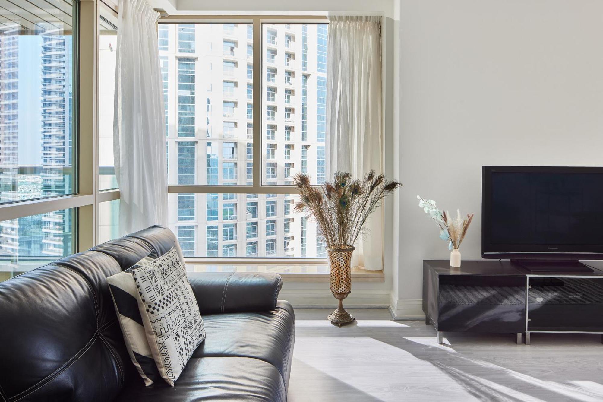 Luxury Marina Views On Marina Walk Waterfront 3 Bed Property Apartment