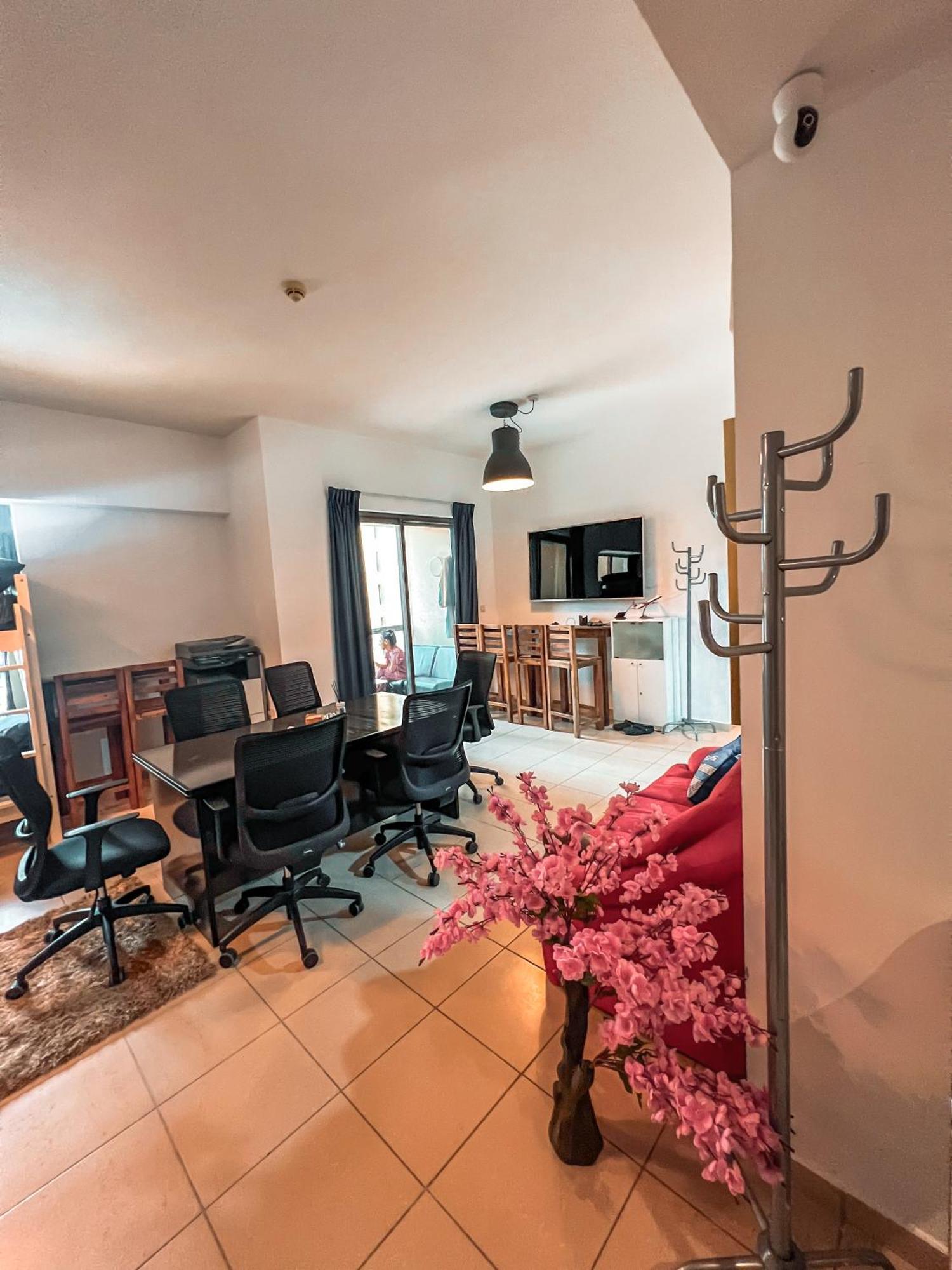 Urban Panda Sadaf Jbr Albergue *