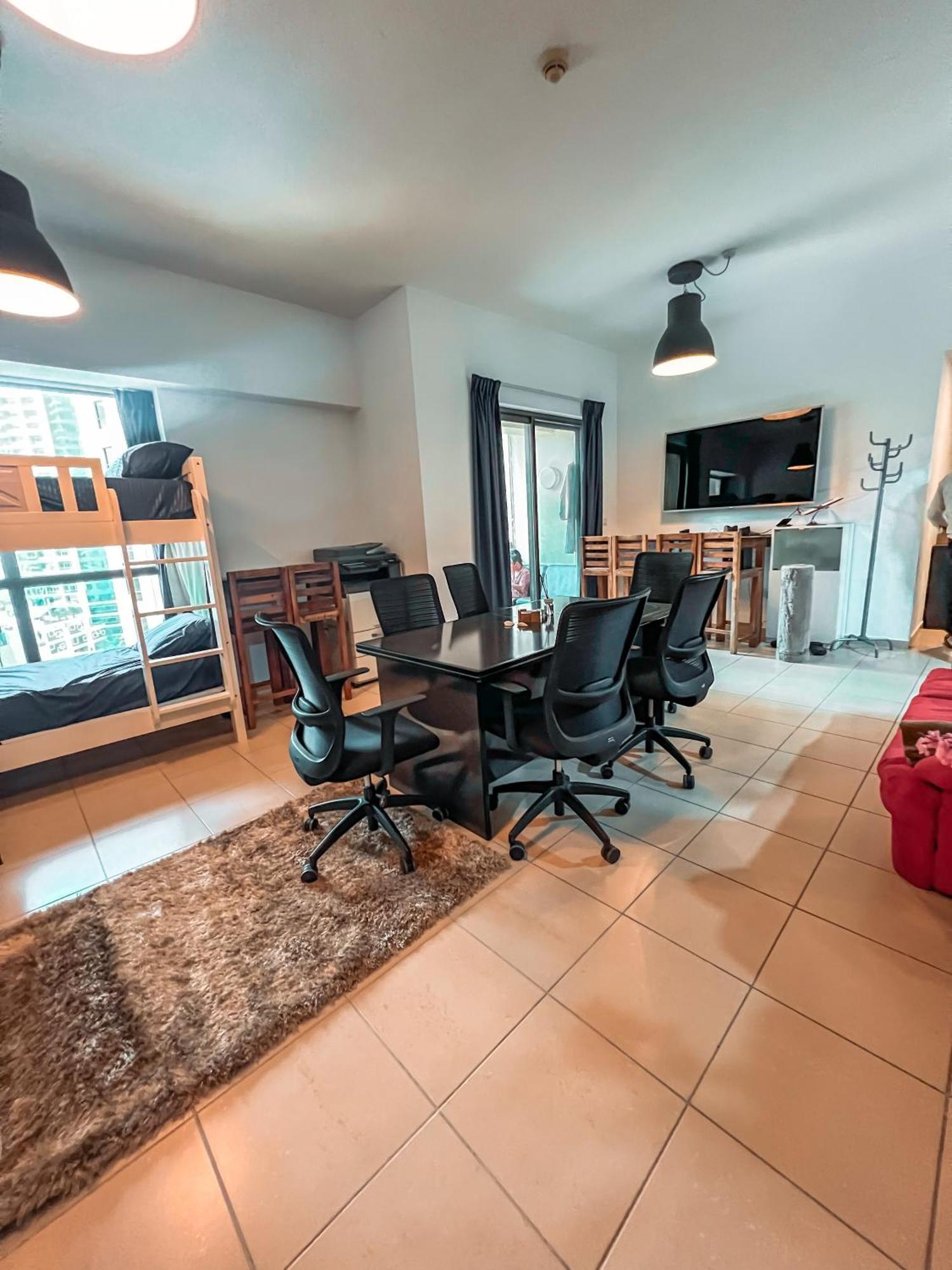 Albergue Urban Panda Sadaf Jbr Dubai