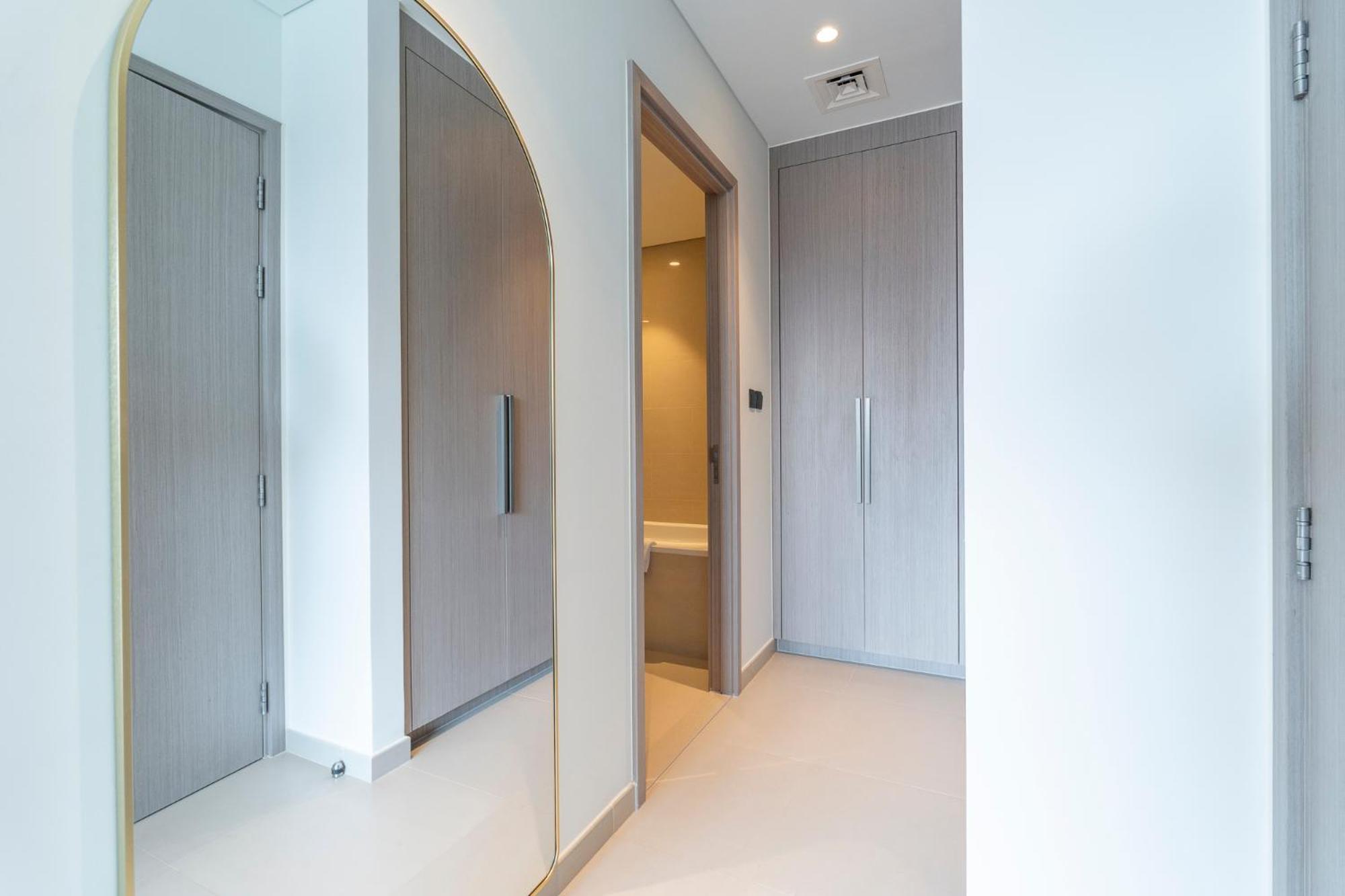Apartment Chic Luxe 2br I High Floor L By Burj Khalifa & Mall I Pool L Gym Dubai
