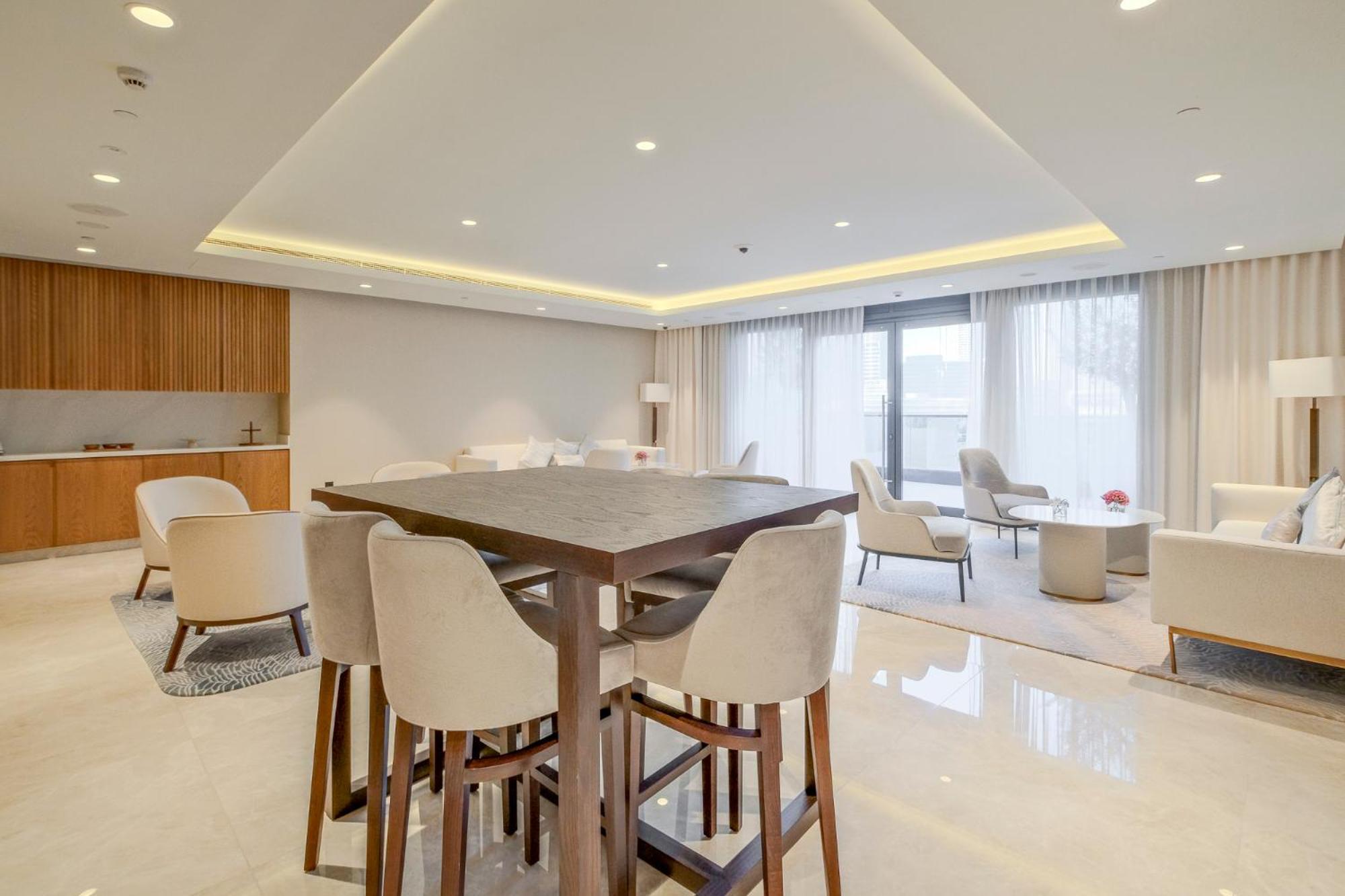 Chic Luxe 2br I High Floor L By Burj Khalifa & Mall I Pool L Gym Dubai
