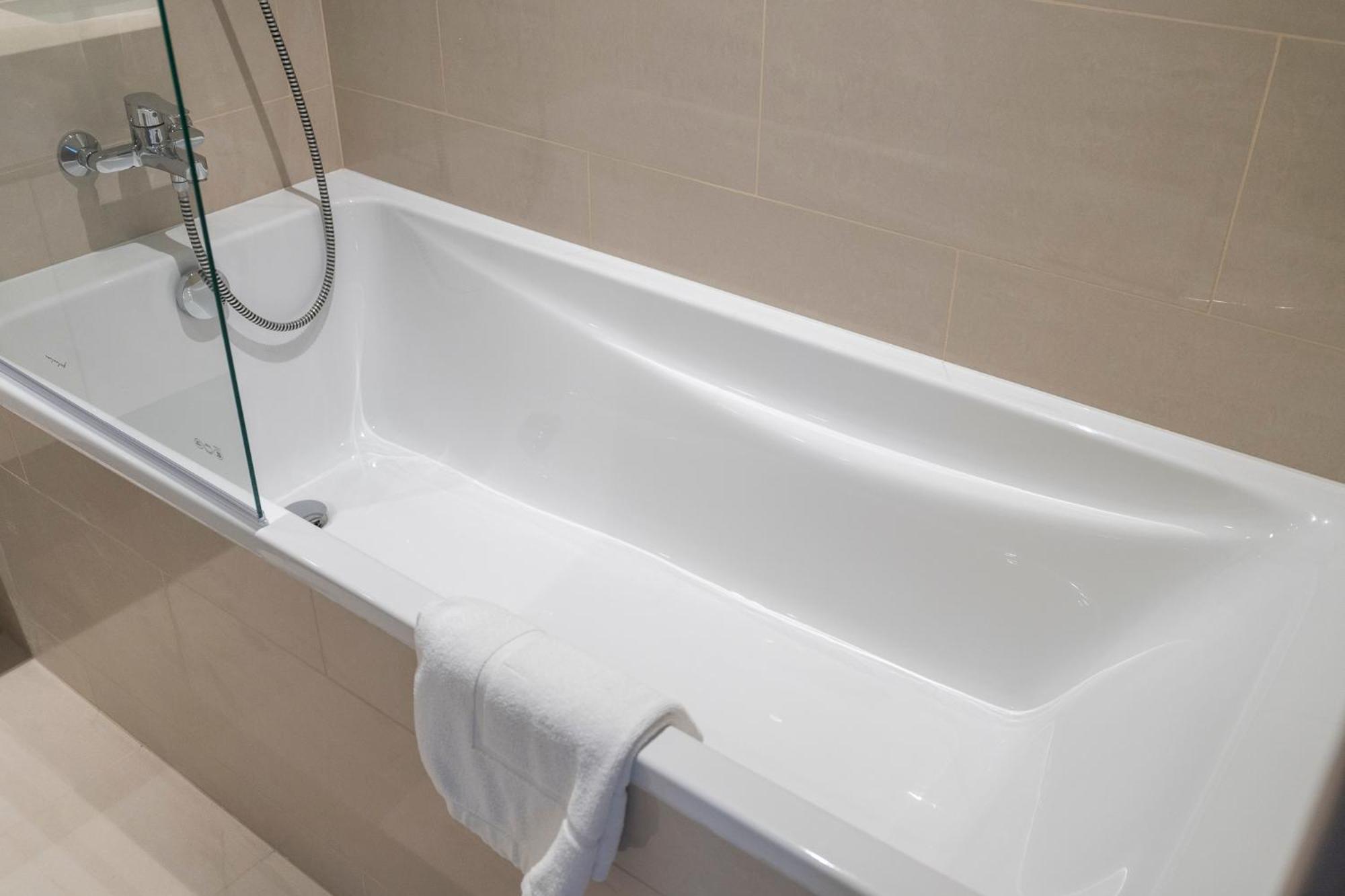 Chic Luxe 2br I High Floor L By Burj Khalifa & Mall I Pool L Gym *