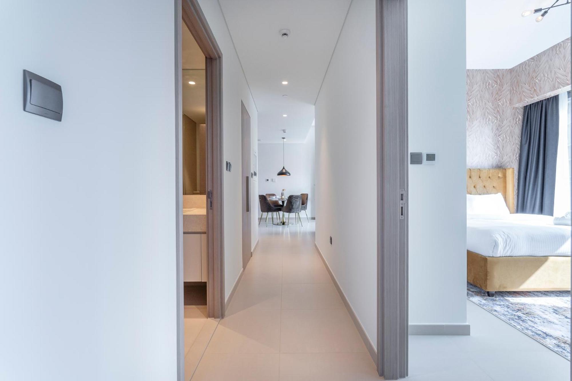 Chic Luxe 2br I High Floor L By Burj Khalifa & Mall I Pool L Gym Dubai