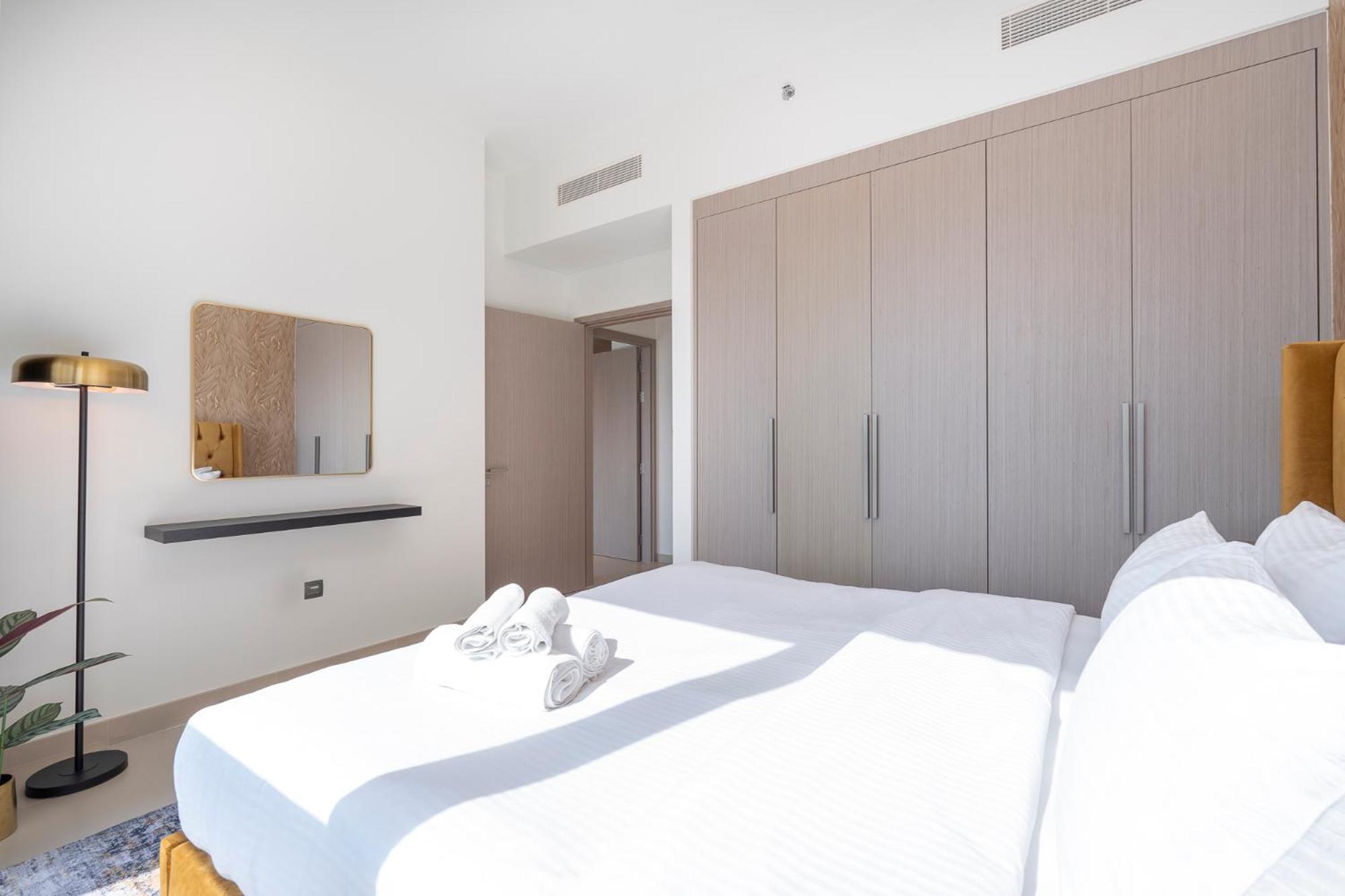 Chic Luxe 2br I High Floor L By Burj Khalifa & Mall I Pool L Gym * Dubai