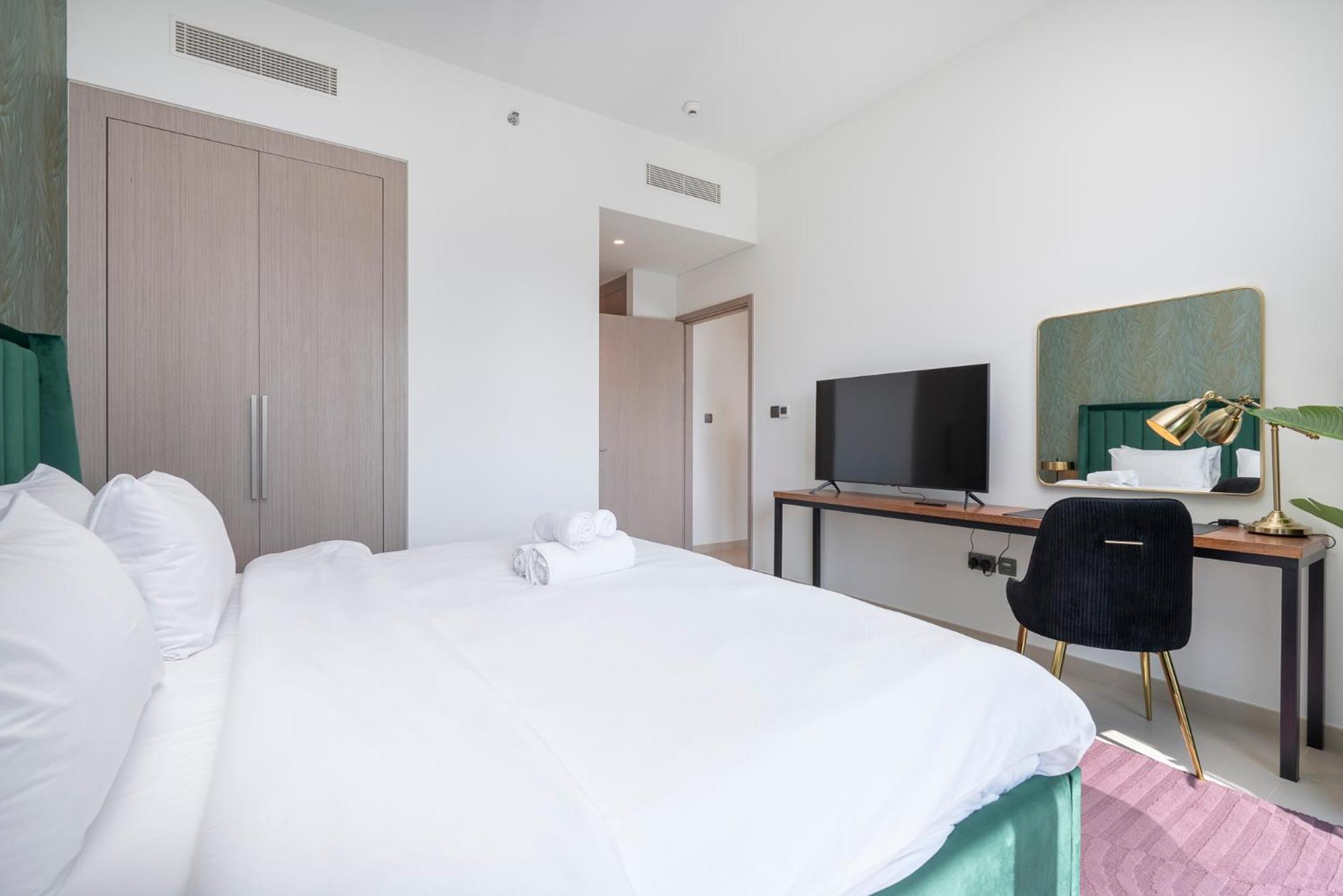 Apartment Chic Luxe 2br I High Floor L By Burj Khalifa & Mall I Pool L Gym