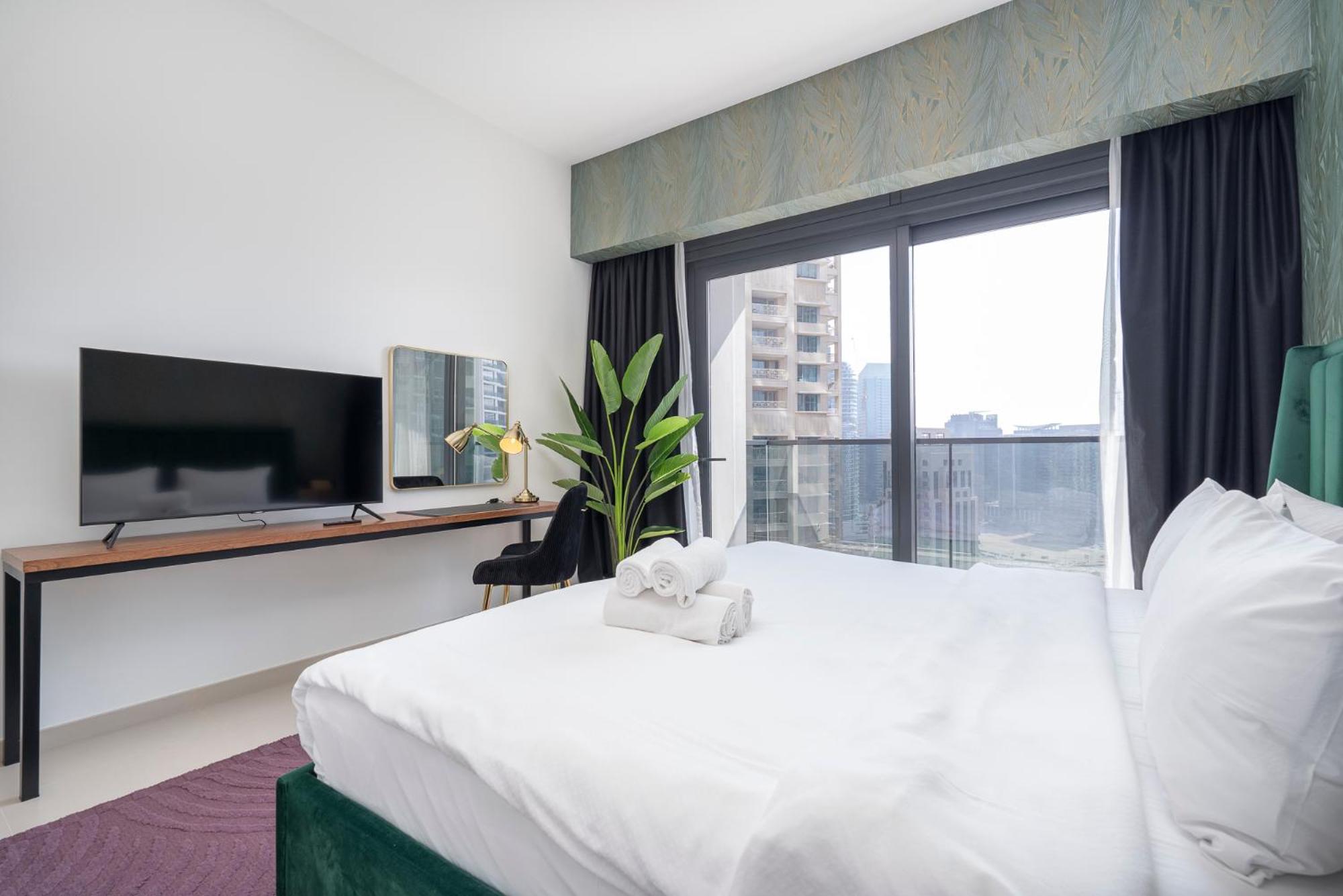 Apartment Chic Luxe 2br I High Floor L By Burj Khalifa & Mall I Pool L Gym