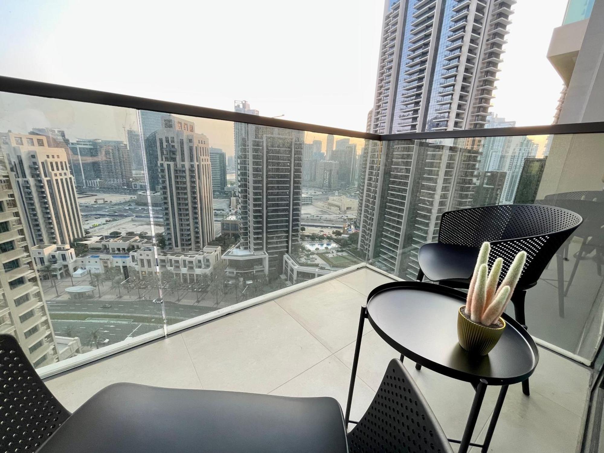 Apartment Chic Luxe 2br I High Floor L By Burj Khalifa & Mall I Pool L Gym Dubai