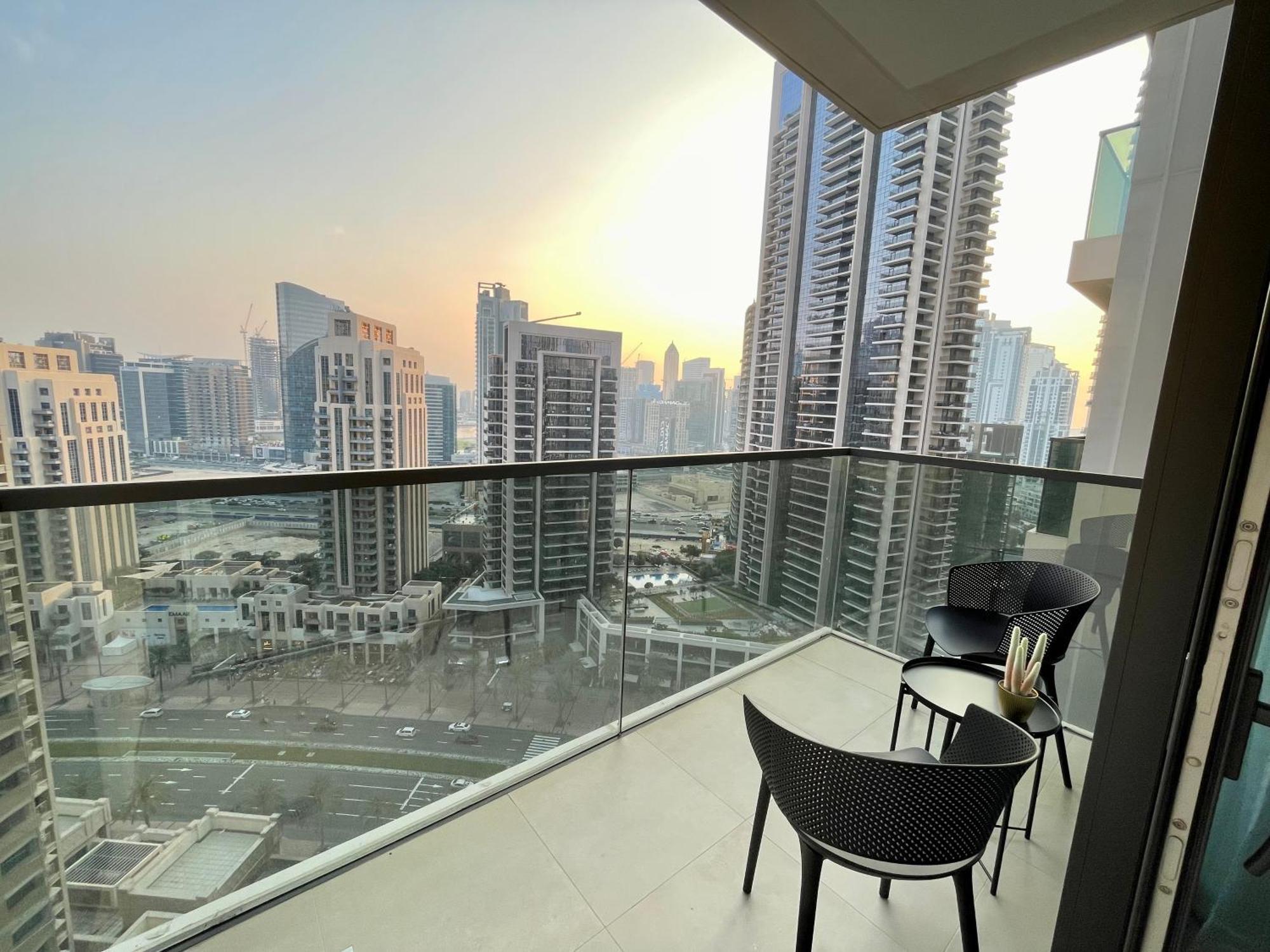 Chic Luxe 2br I High Floor L By Burj Khalifa & Mall I Pool L Gym * Dubai