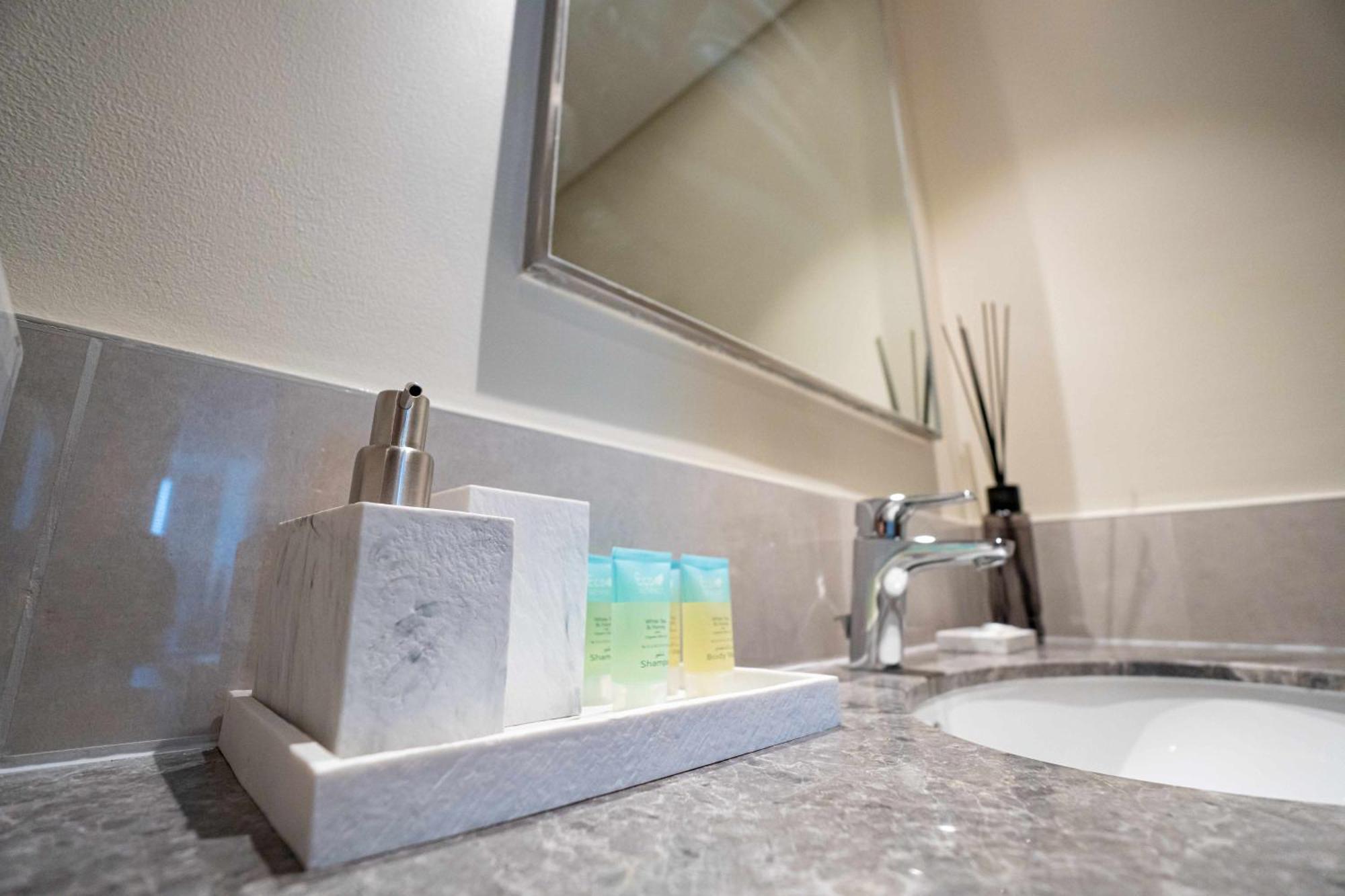 Veluxa - Luxe 2bed In Downtown! Dubai