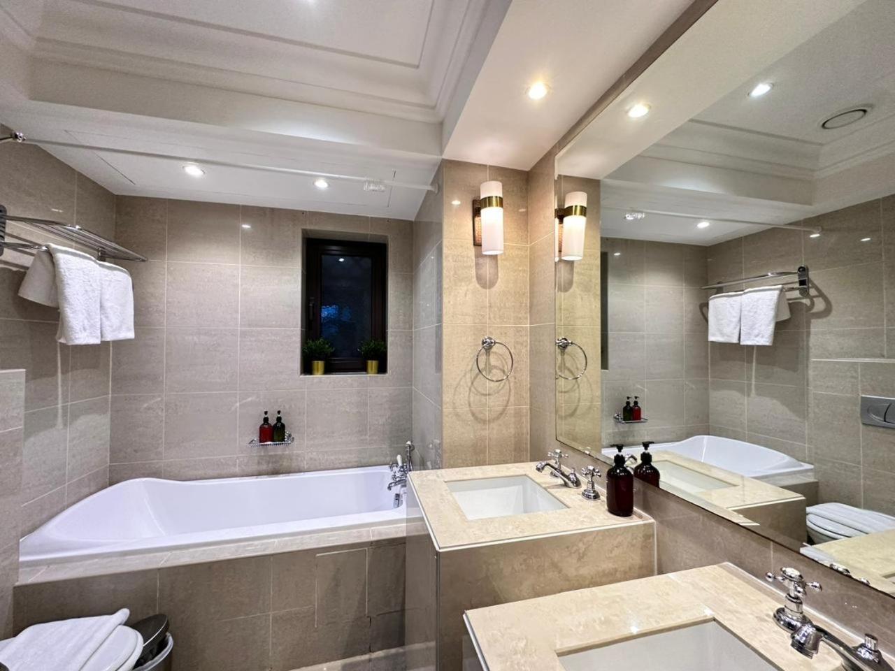 Durrani Homes - Heaven On Earth- Burj Khalifa Fireworks Apartment *