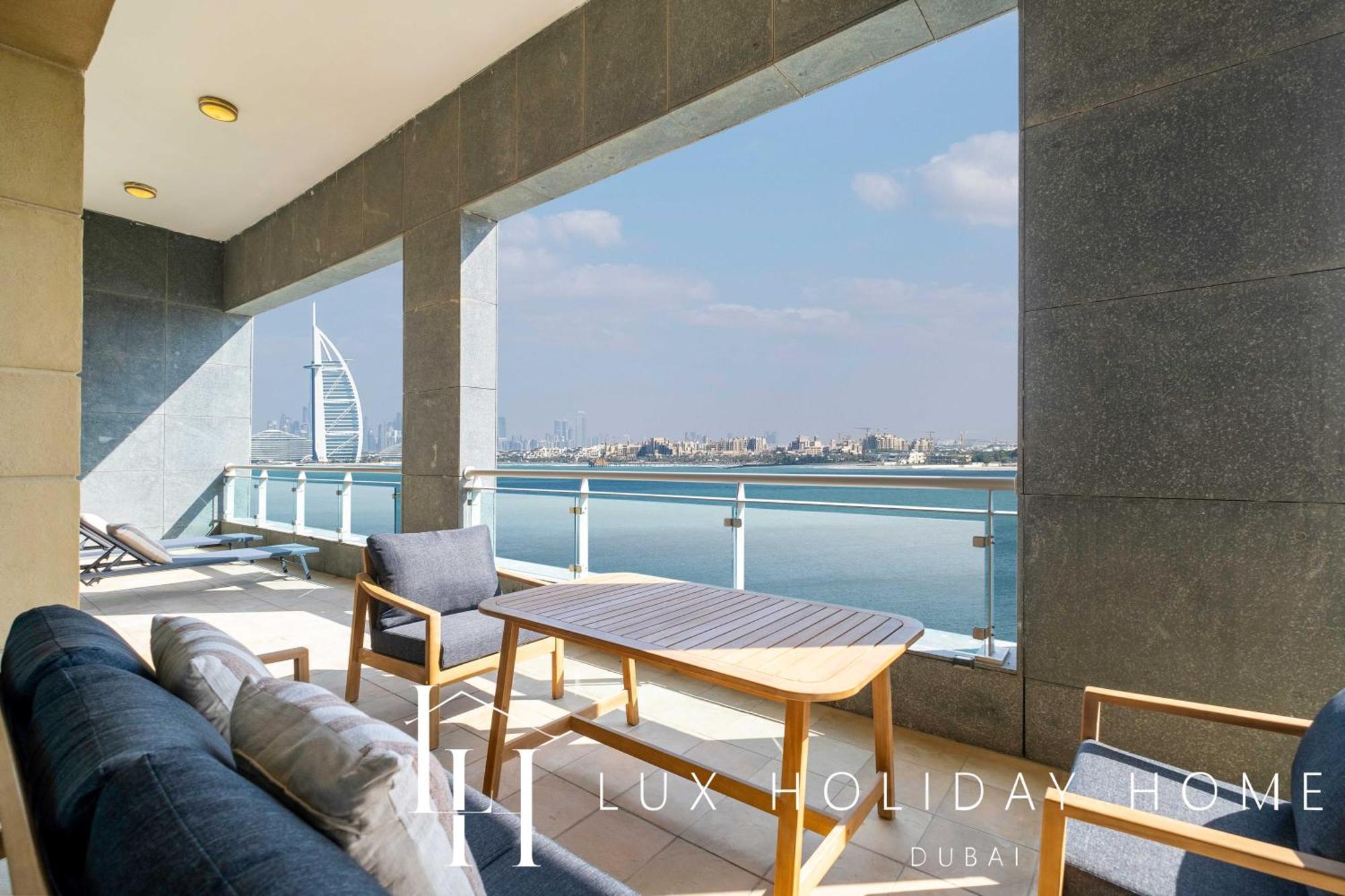 Lux The Palm Burj View