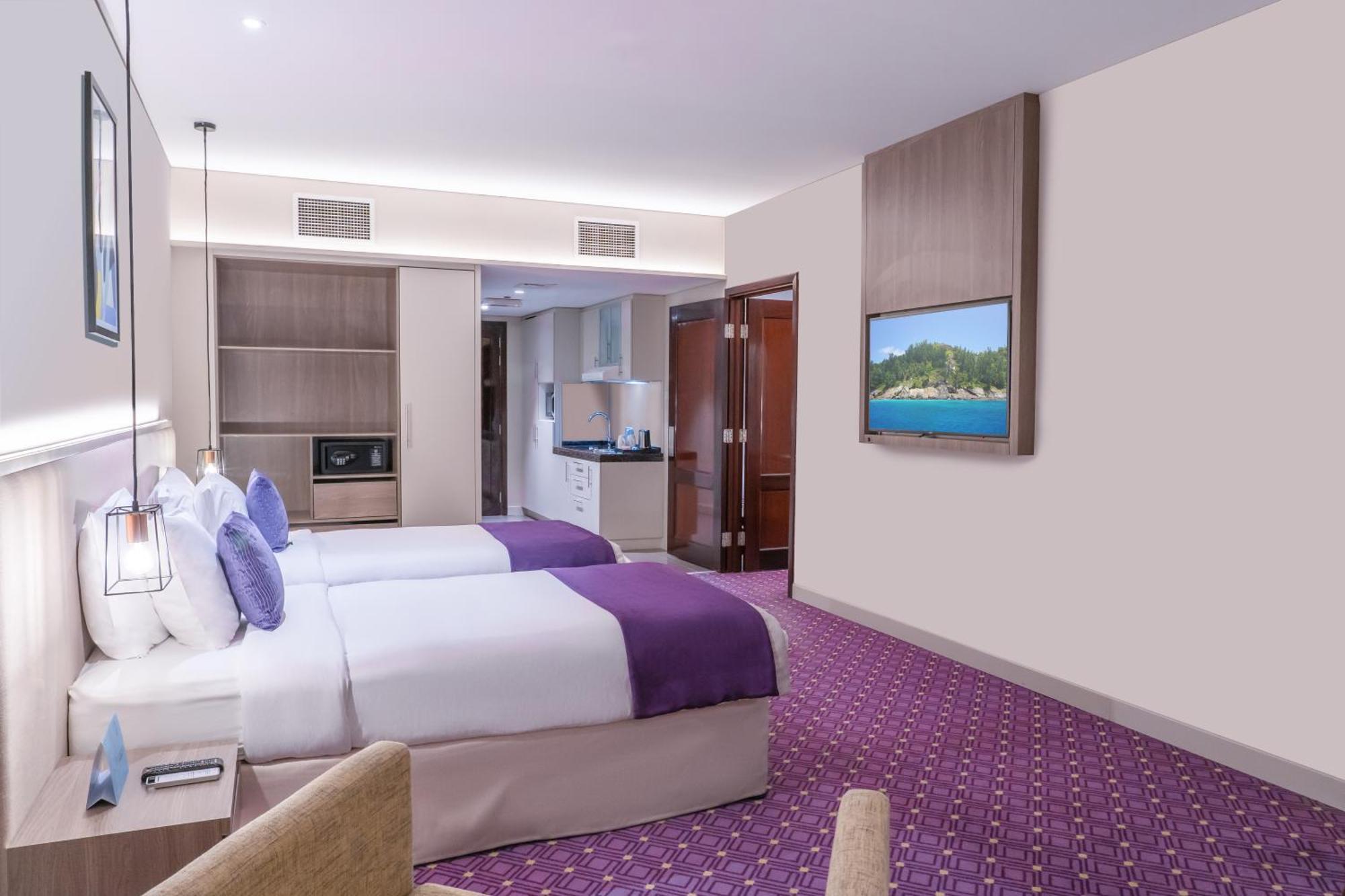 Aparthotel Leva And Suites, Opposite Downtown 4*