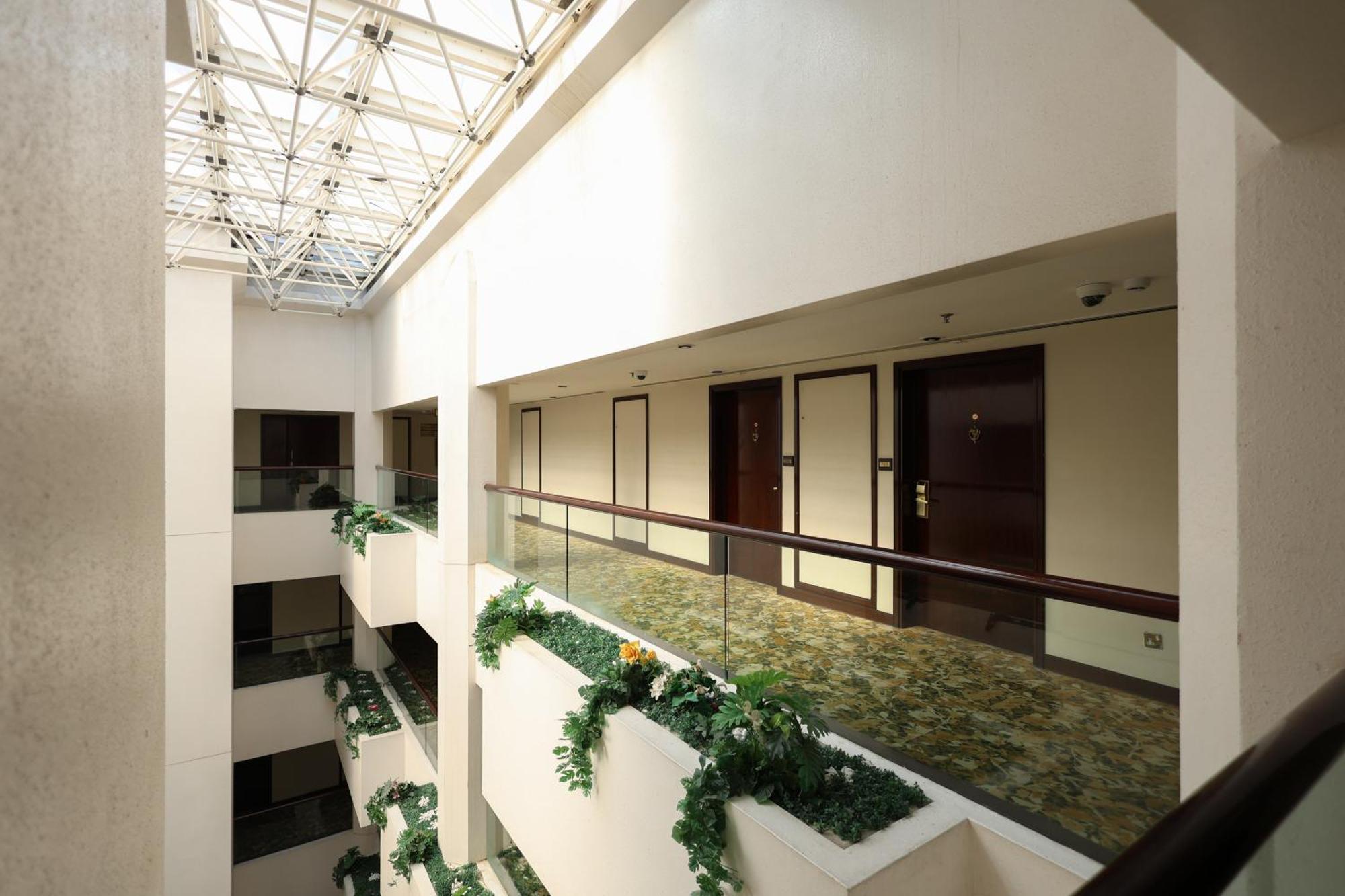 Aavri Otel