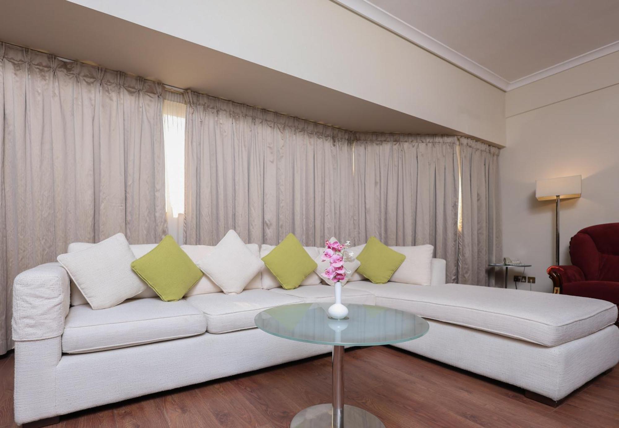 Otel Aavri 4*