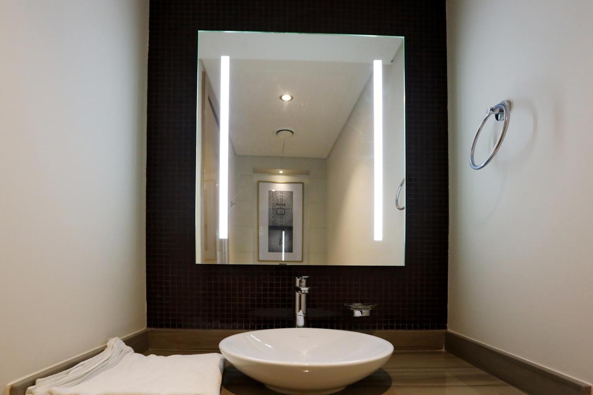 Brownstone - Paramount Five Star Apartment *