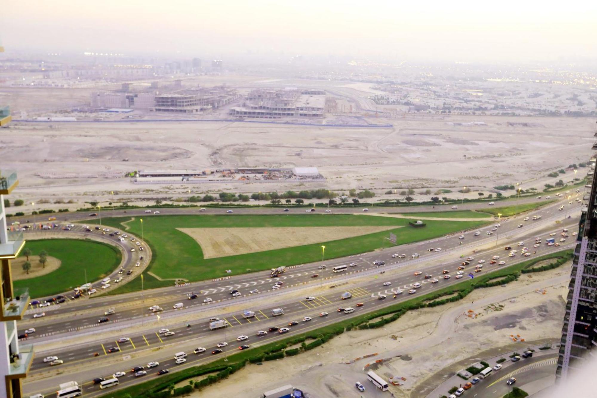 Brownstone - Paramount Five Star Apartment Dubai