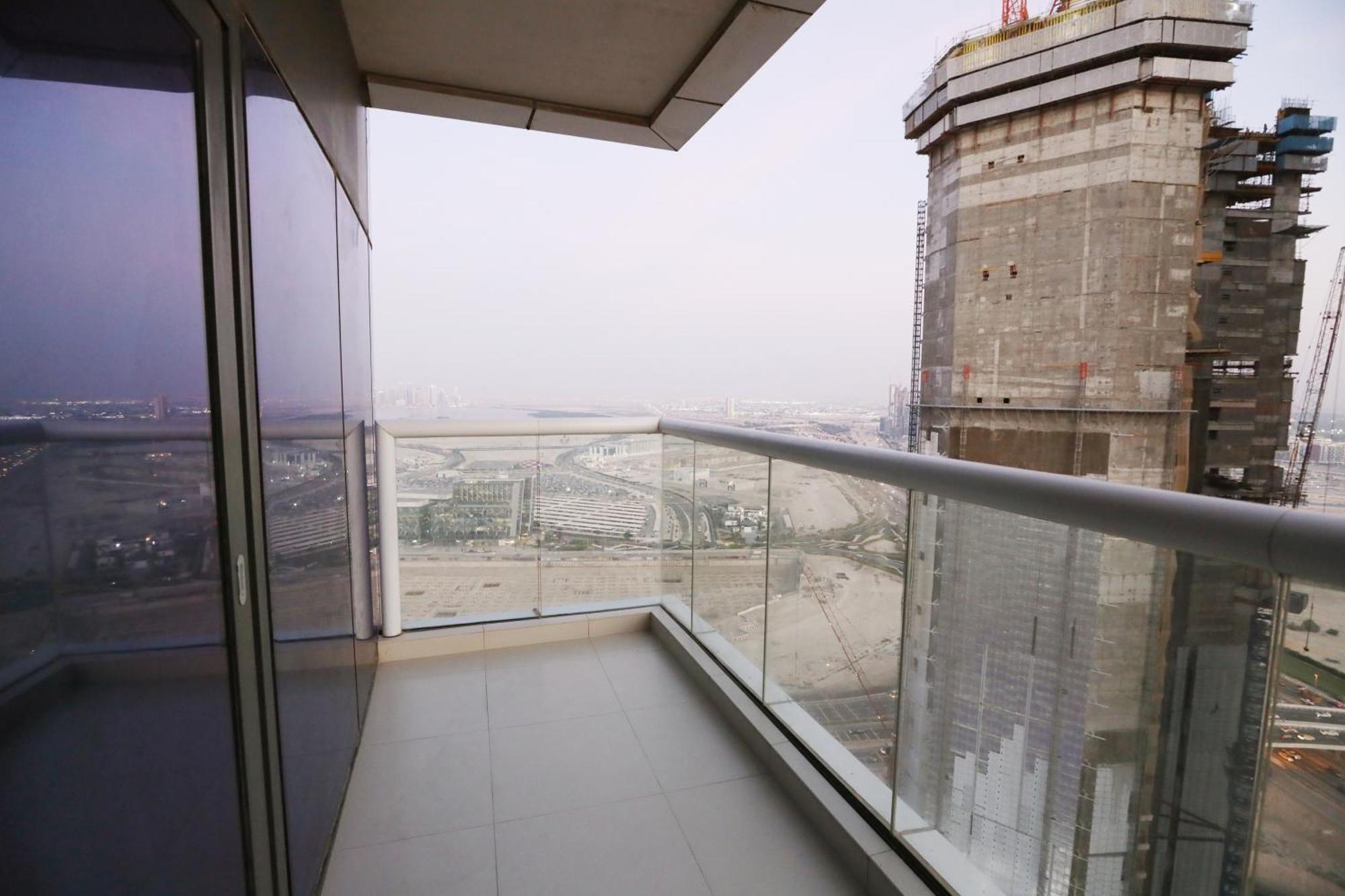 Brownstone - Paramount Five Star Dubai