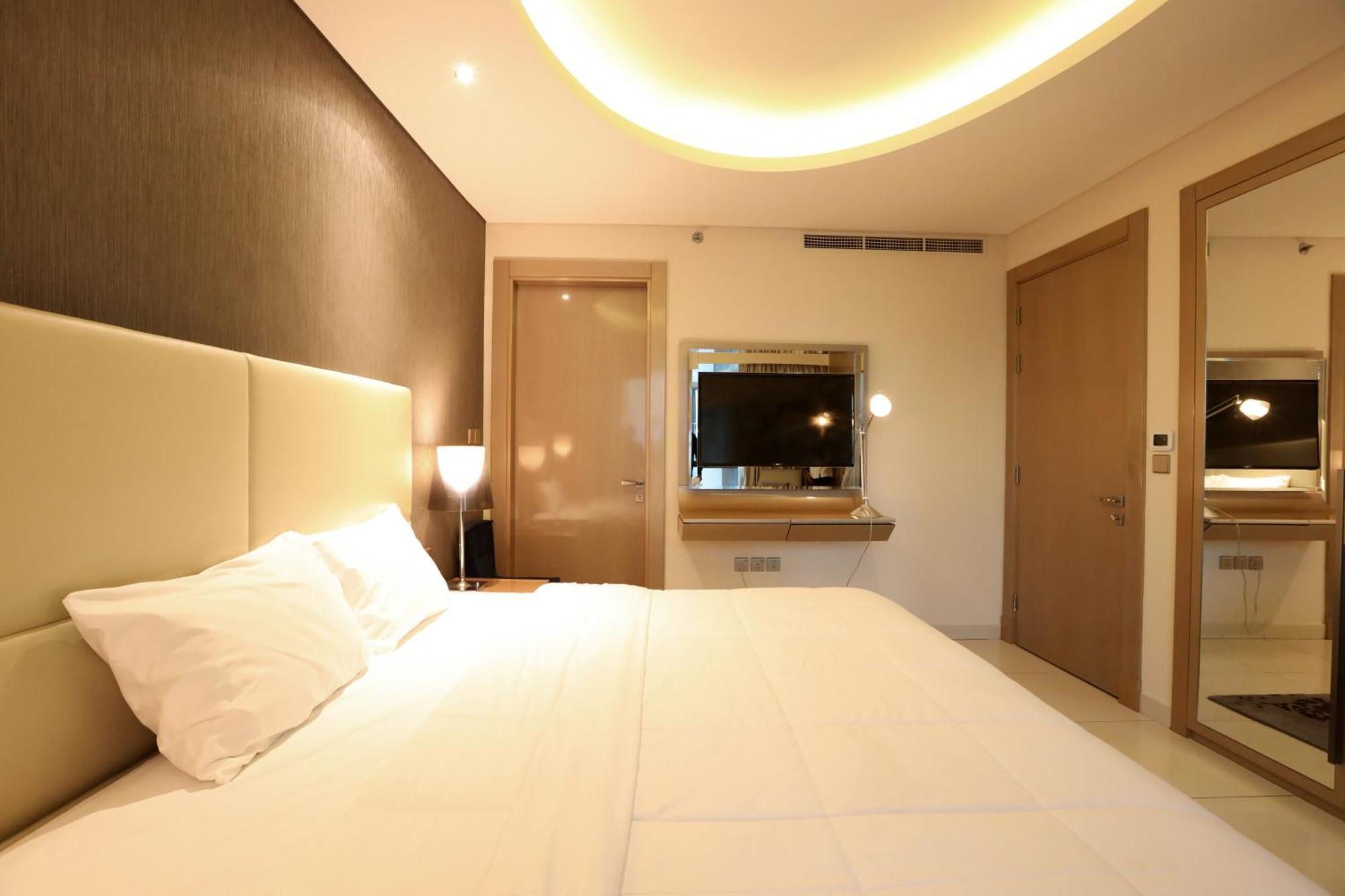 Brownstone - Paramount Five Star Apartment Dubai