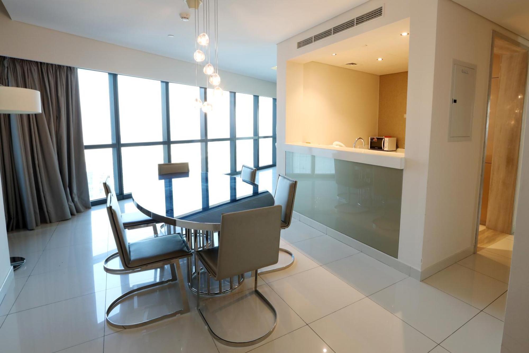 Brownstone - Paramount Five Star Apartment