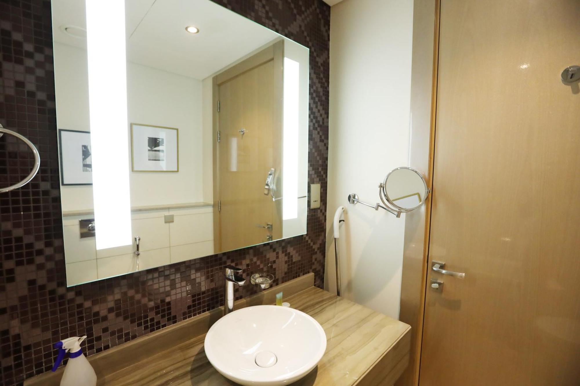 Brownstone - Paramount Five Star Apartment *
