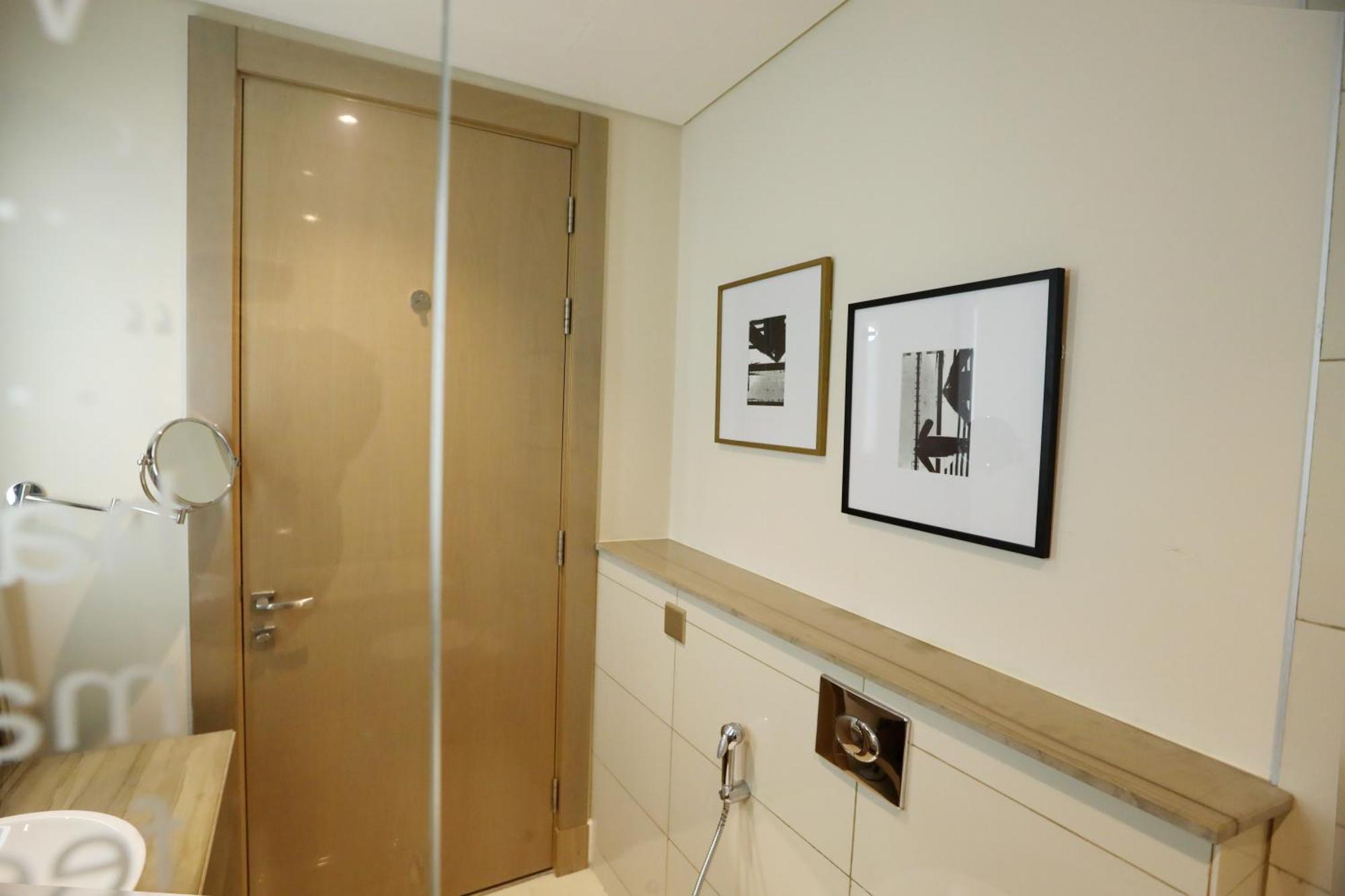 Brownstone - Paramount Five Star * Dubai