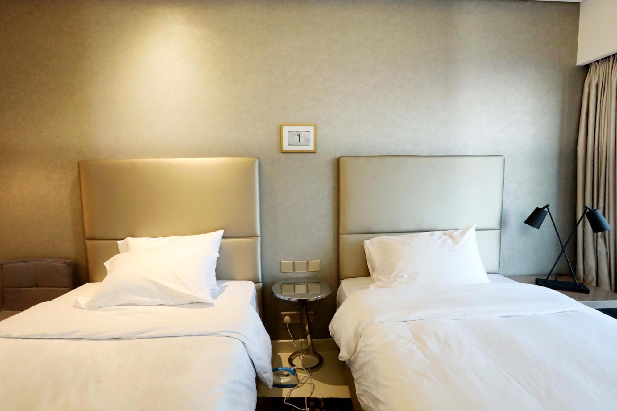 Brownstone - Paramount Five Star Dubai