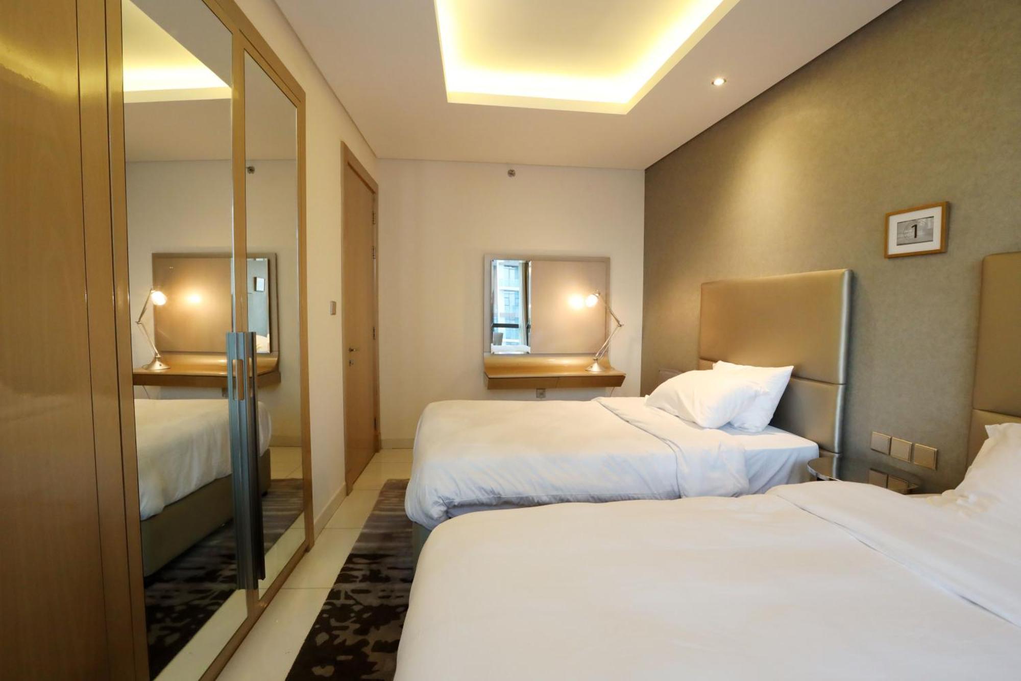 Brownstone - Paramount Five Star * Dubai