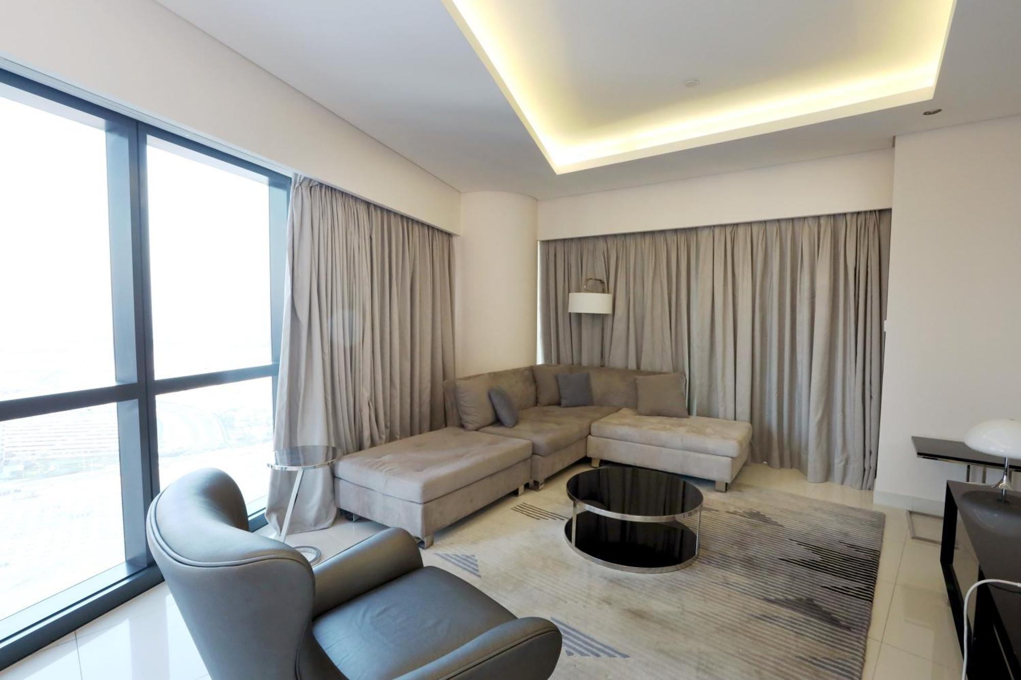 Brownstone - Paramount Five Star Dubai