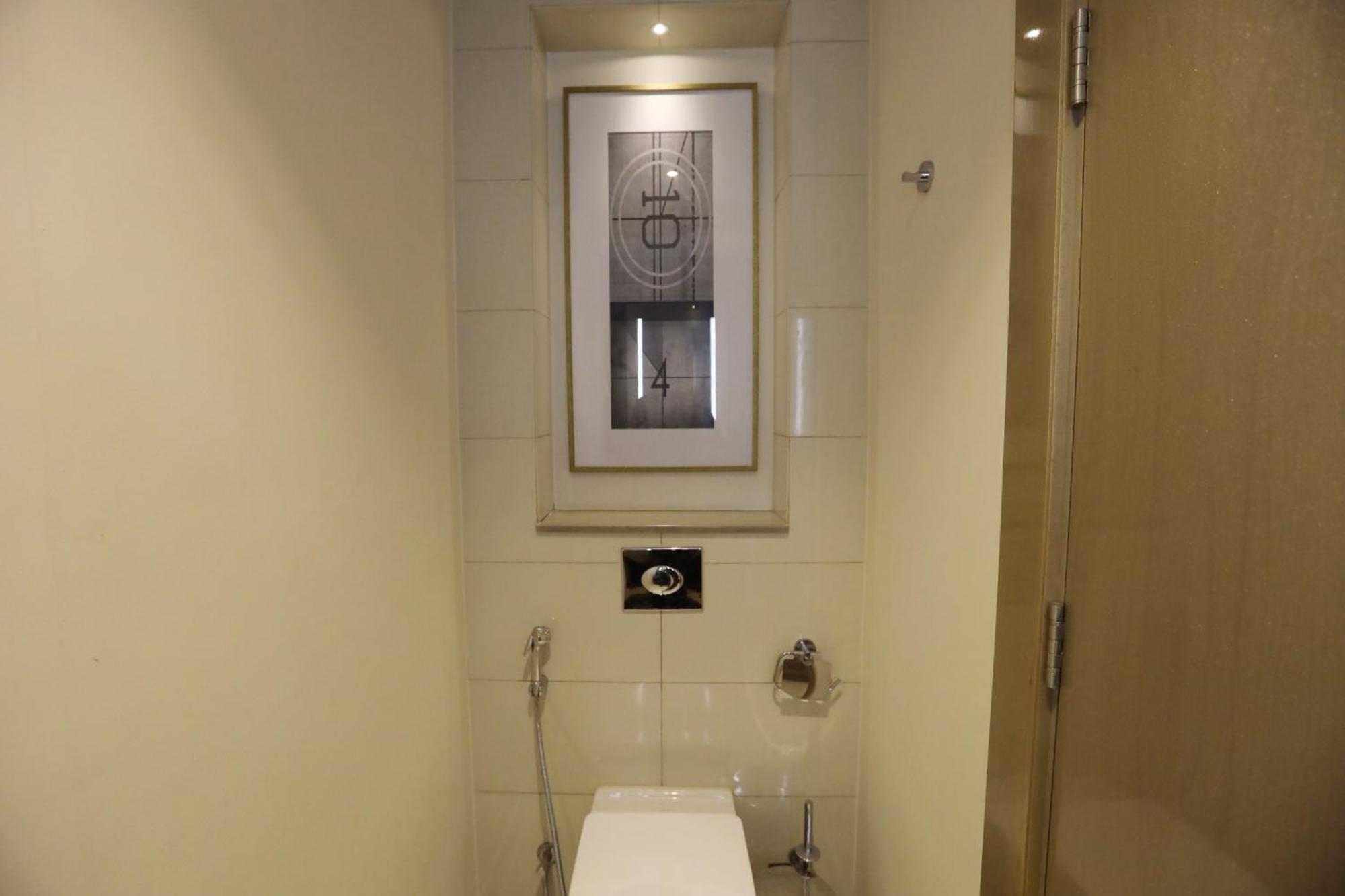 Brownstone - Paramount Five Star Dubai