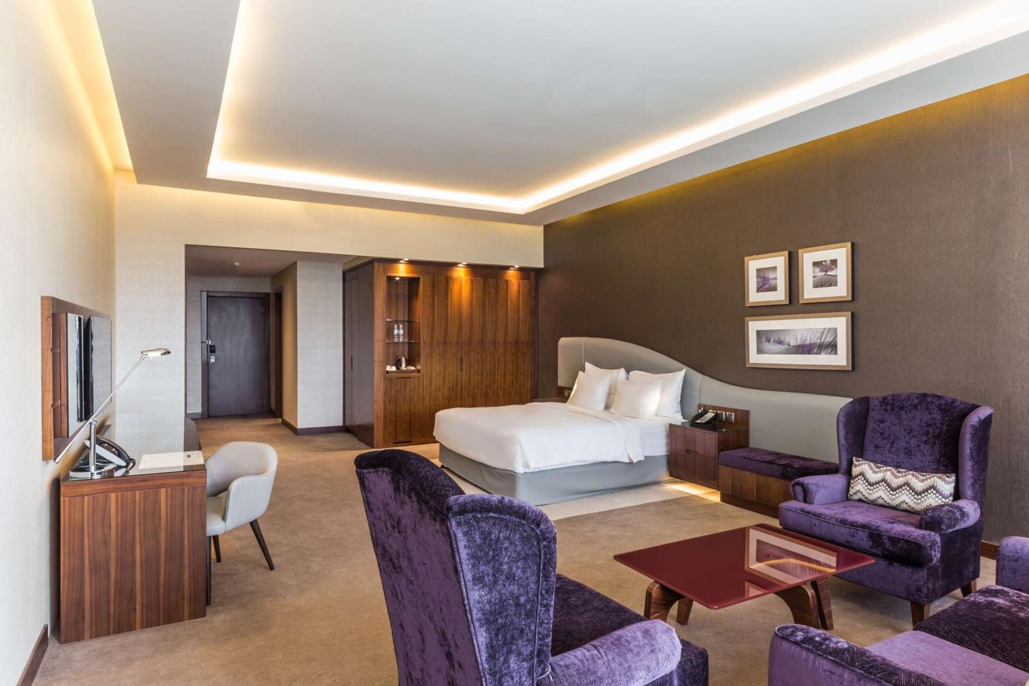 Radisson Blu Hotel, Waterfront Hotel 5*