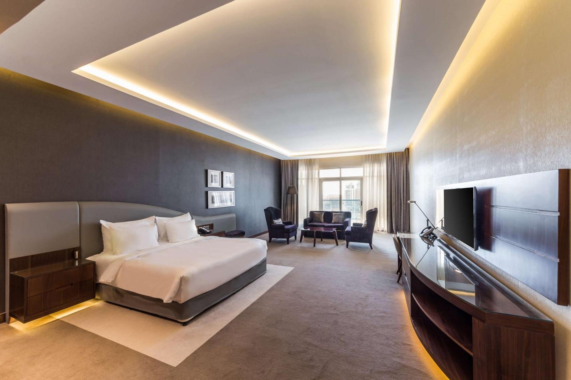 Radisson Blu Hotel, Waterfront Hotel