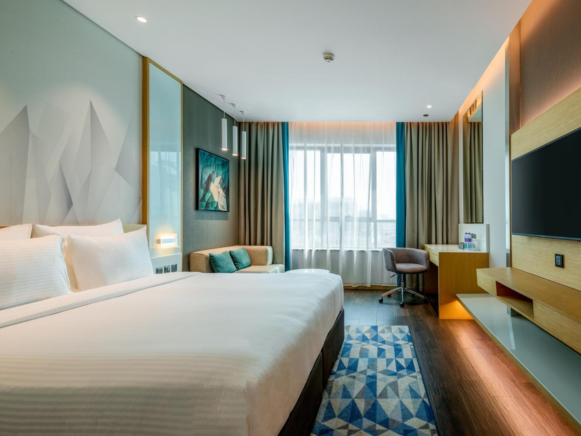 Flora Airport Hotel 4*