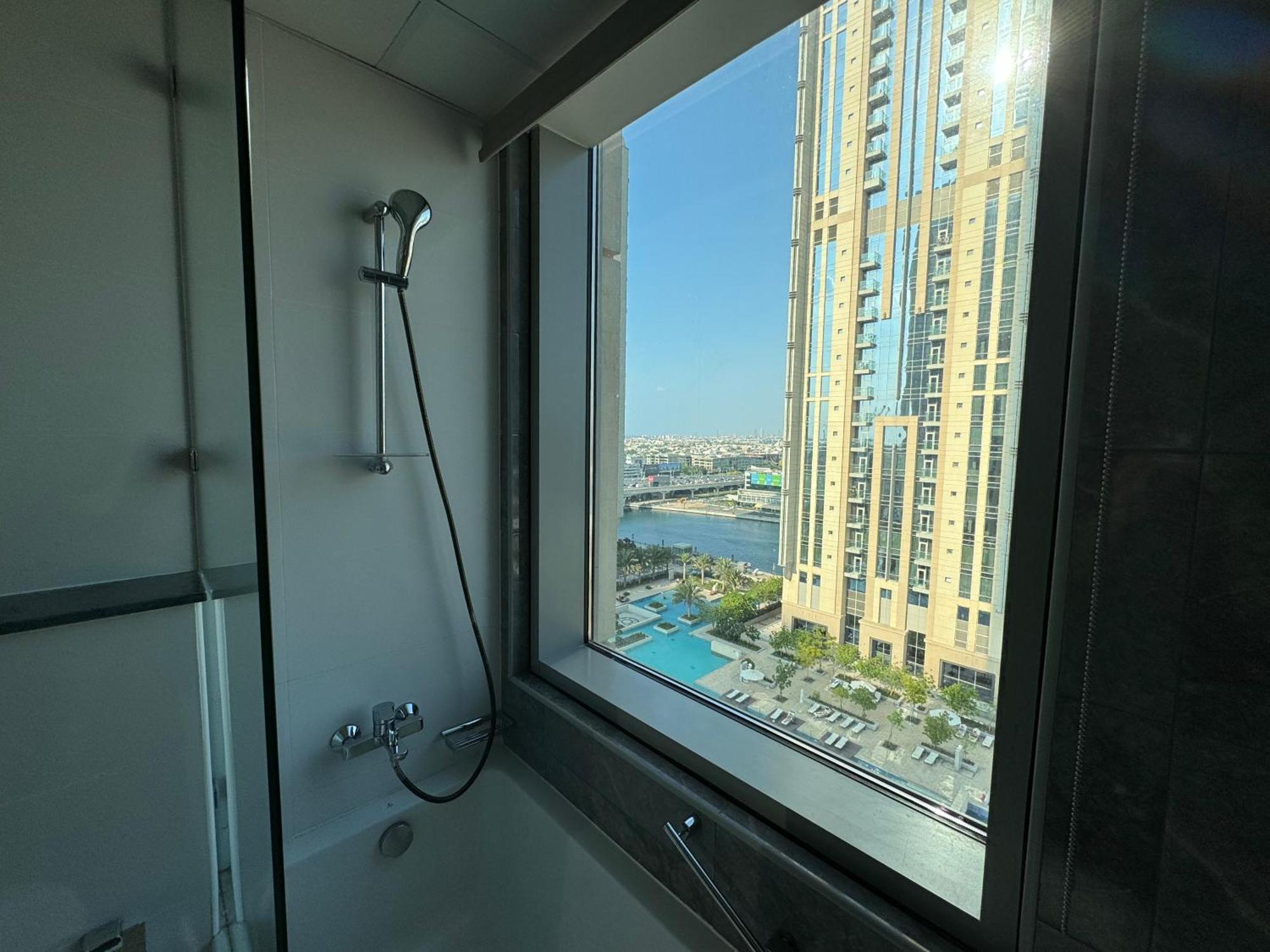 Amna Tower With A Beautiful View And A Chic Style Dubai