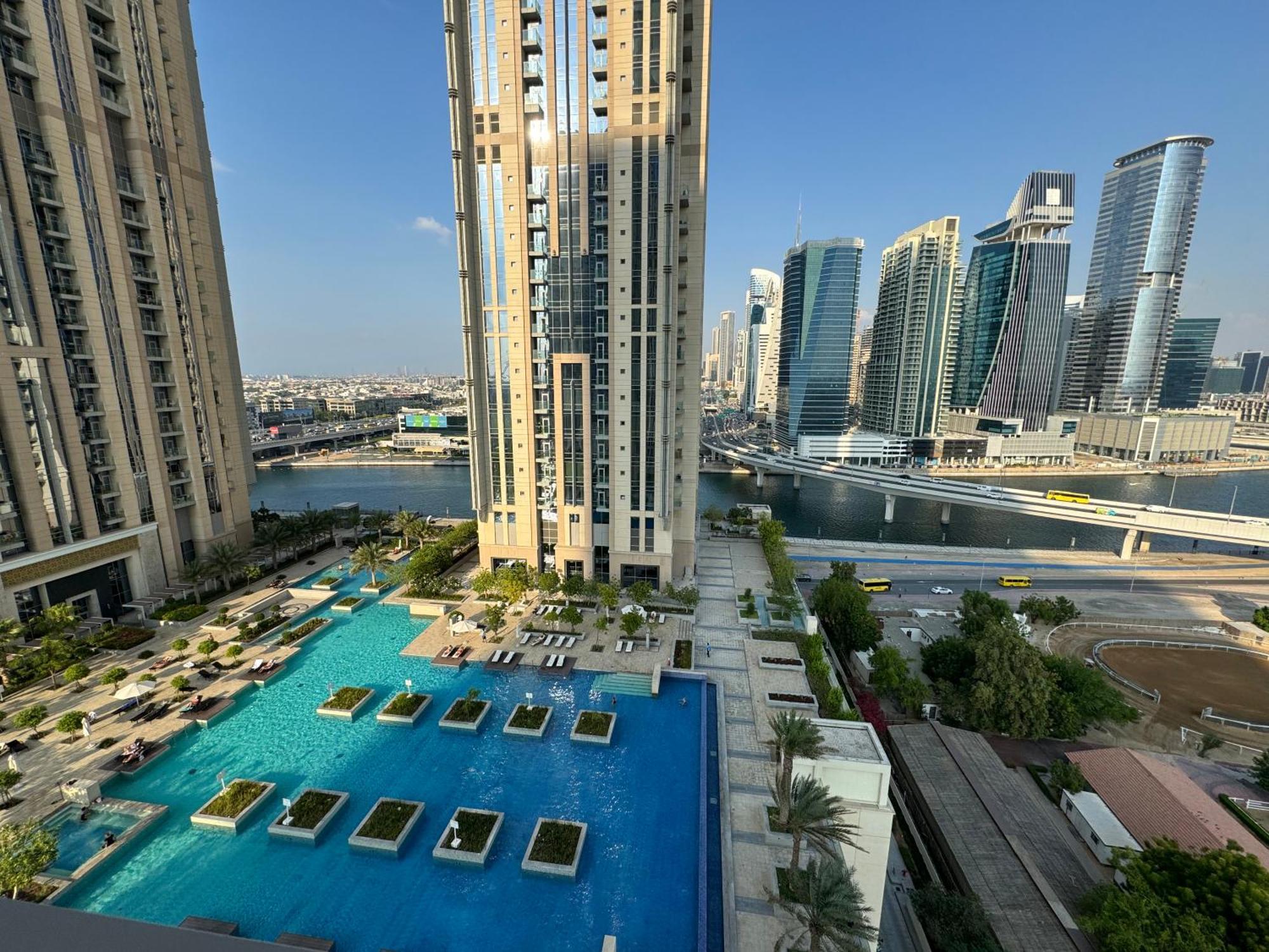 Amna Tower With A Beautiful View And A Chic Style