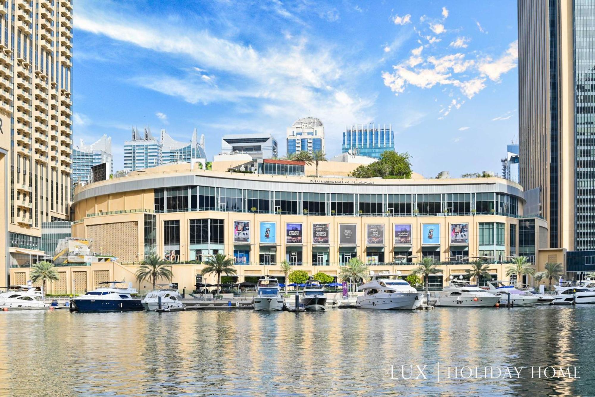 Lux - The Scenic Space Marina View