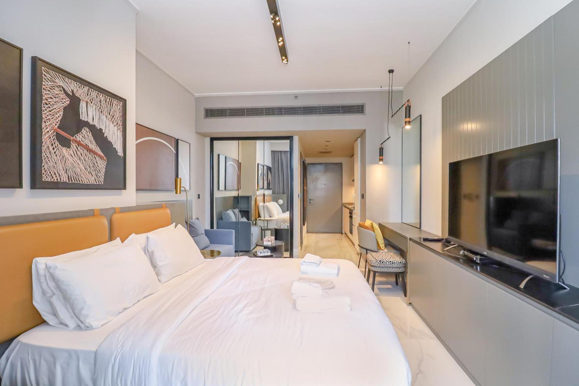 Chic With Balcony 5 Mins Walk To Mall Daire *