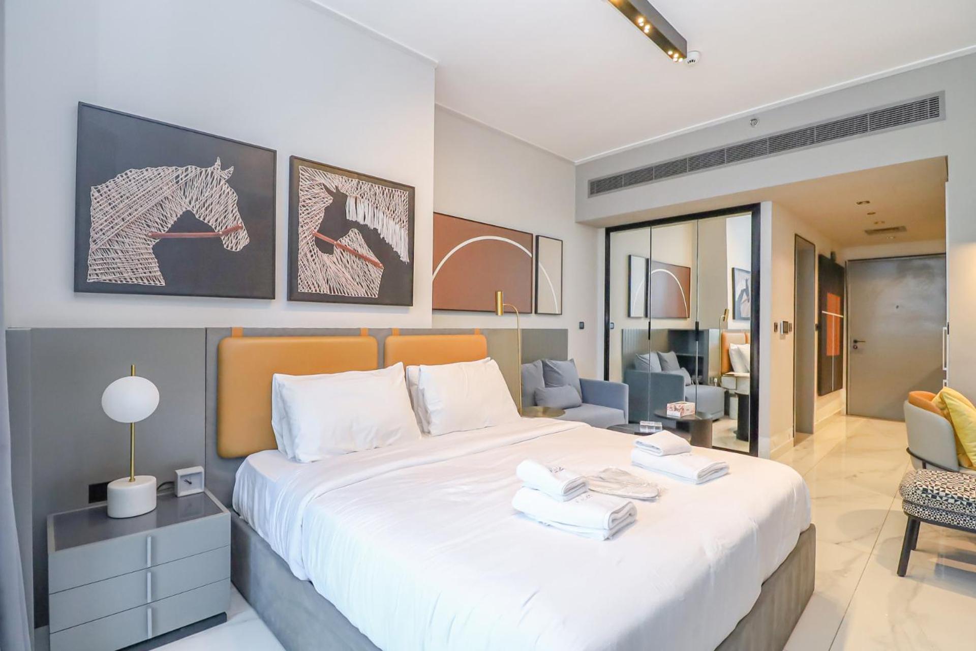 Chic With Balcony 5 Mins Walk To Mall Daire Dubai