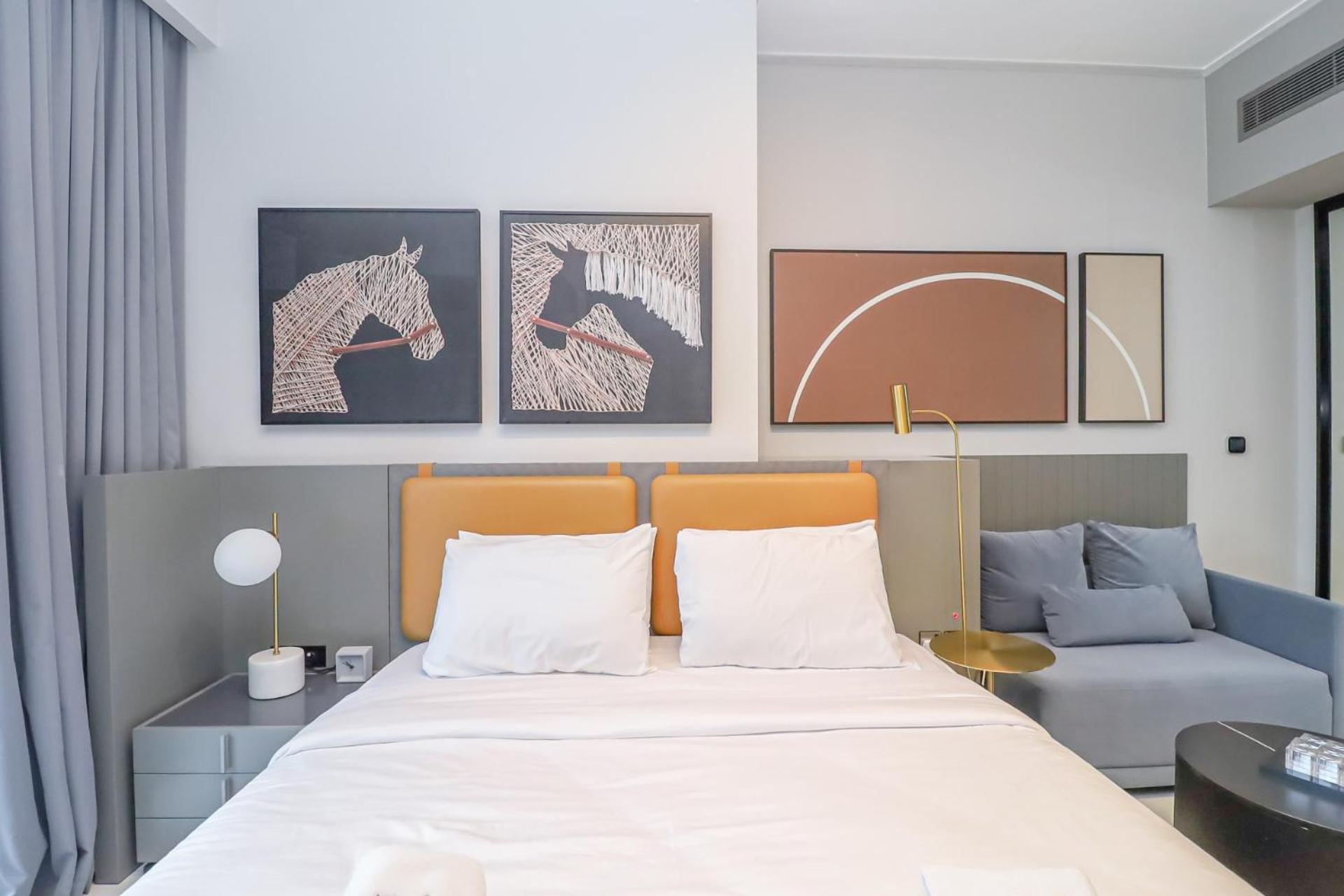 Chic With Balcony 5 Mins Walk To Mall *