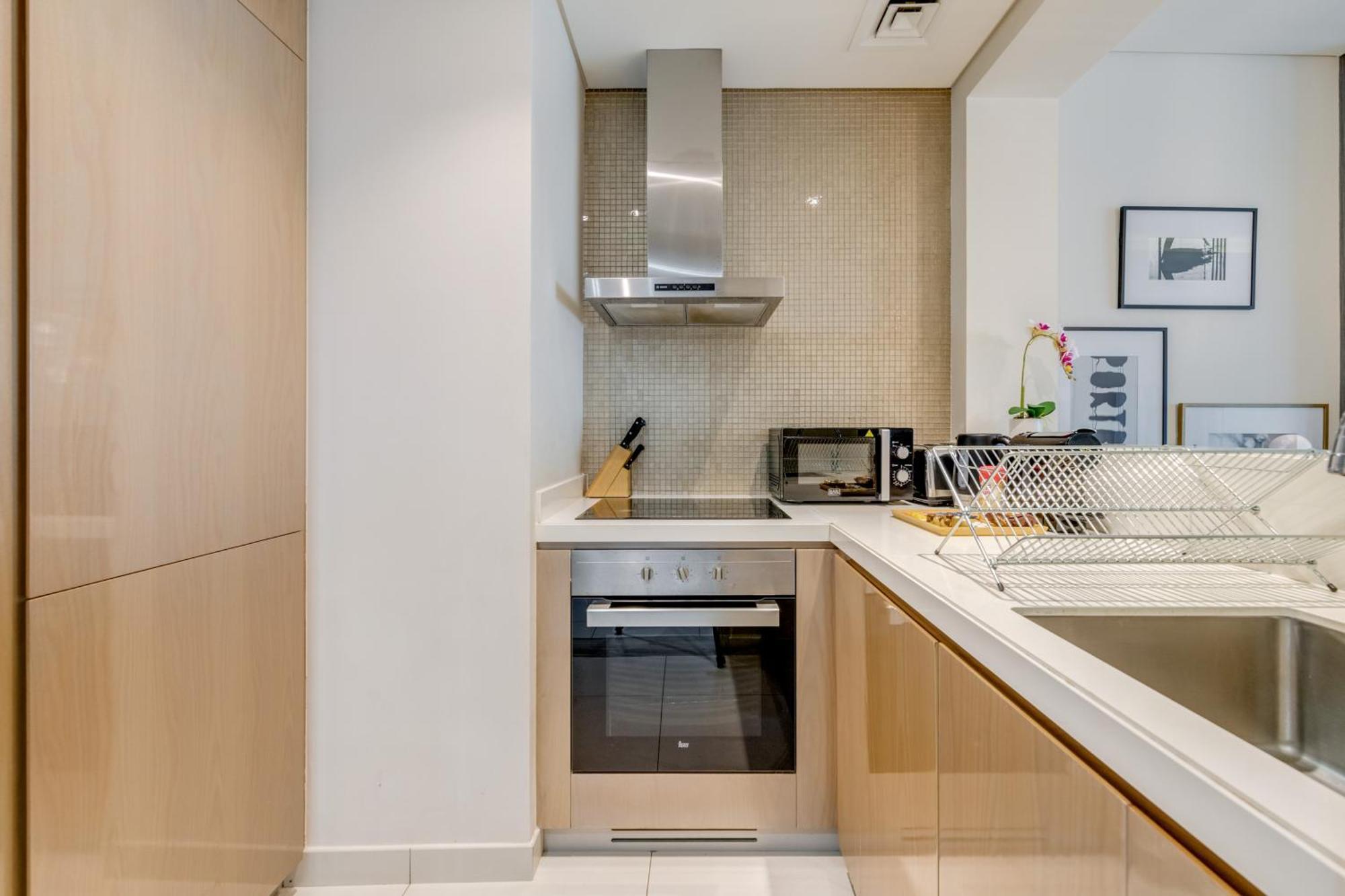 Globalstay Damac Towers By Paramount In Business Bay * Dubai